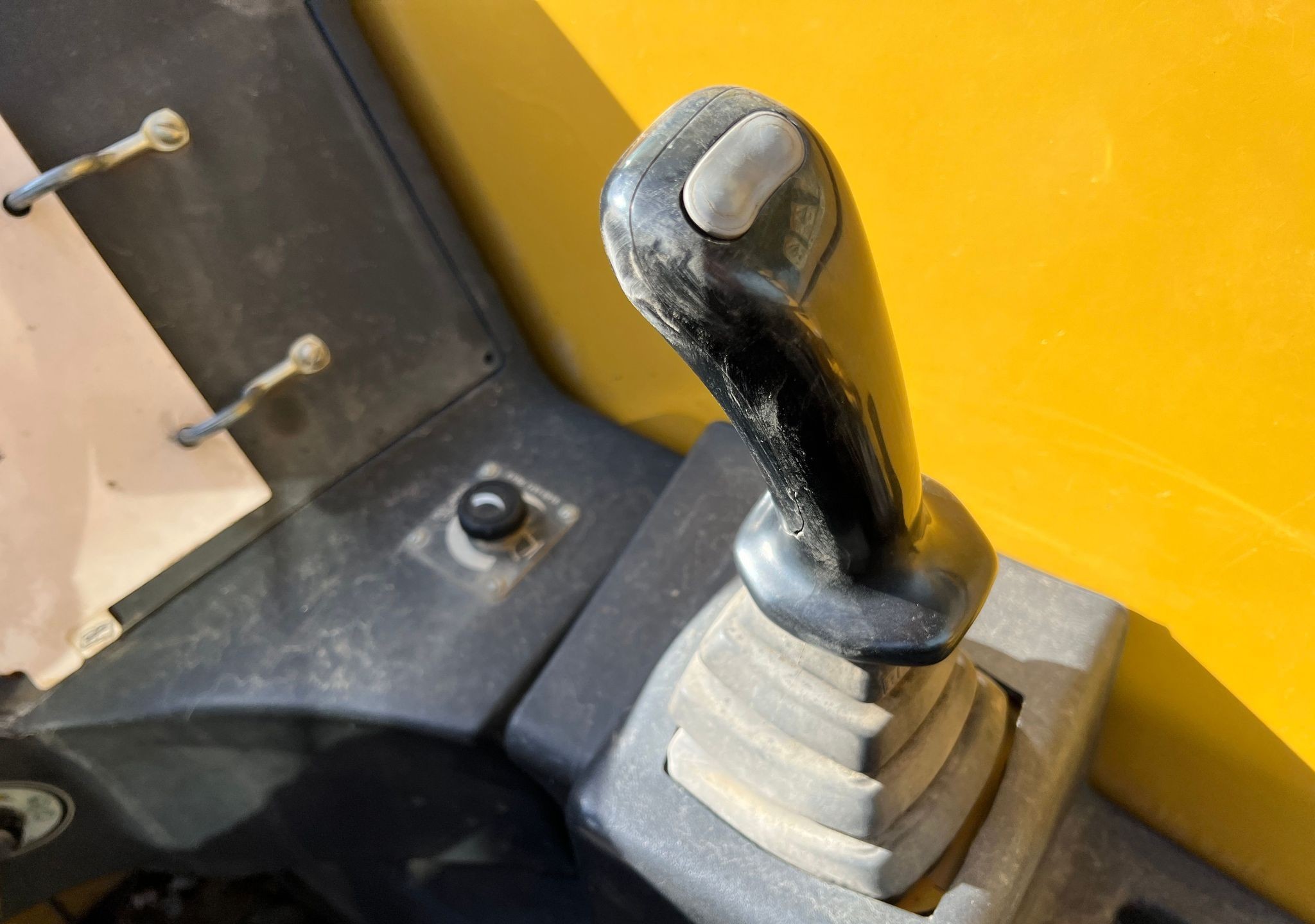 gallery 2010 Caterpillar TL943 telehandler