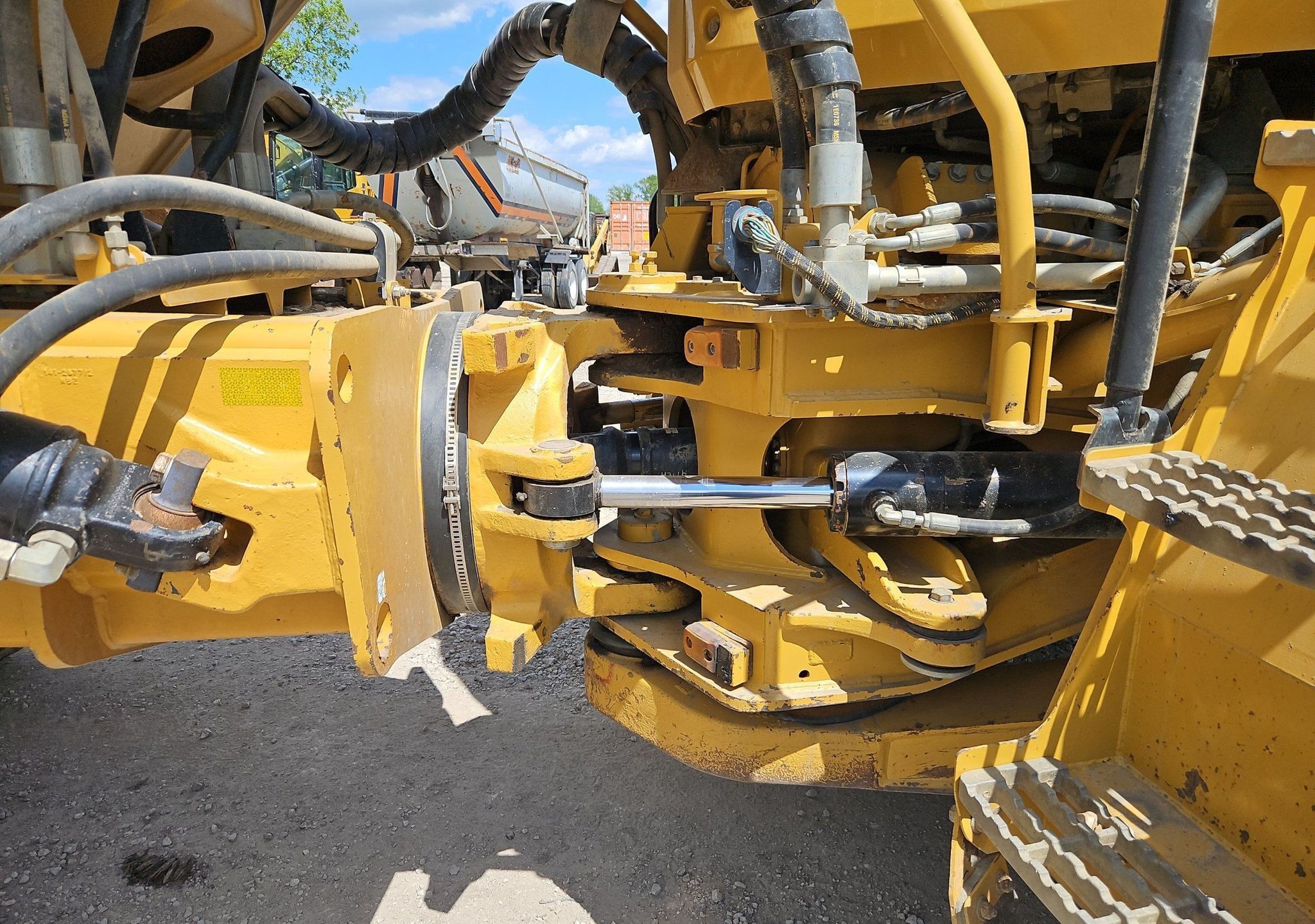 gallery 2013 Caterpillar 740B haul truck