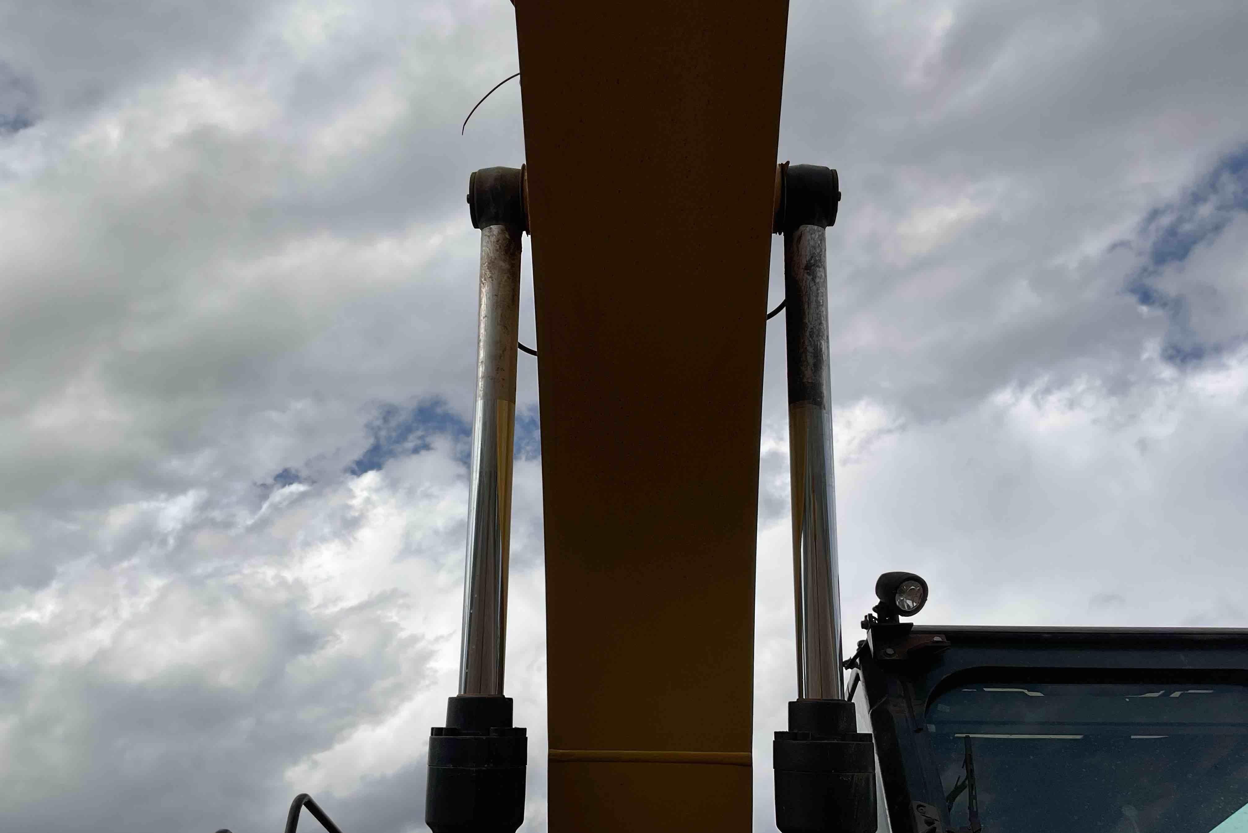 gallery 2017 Caterpillar 320FL Excavator