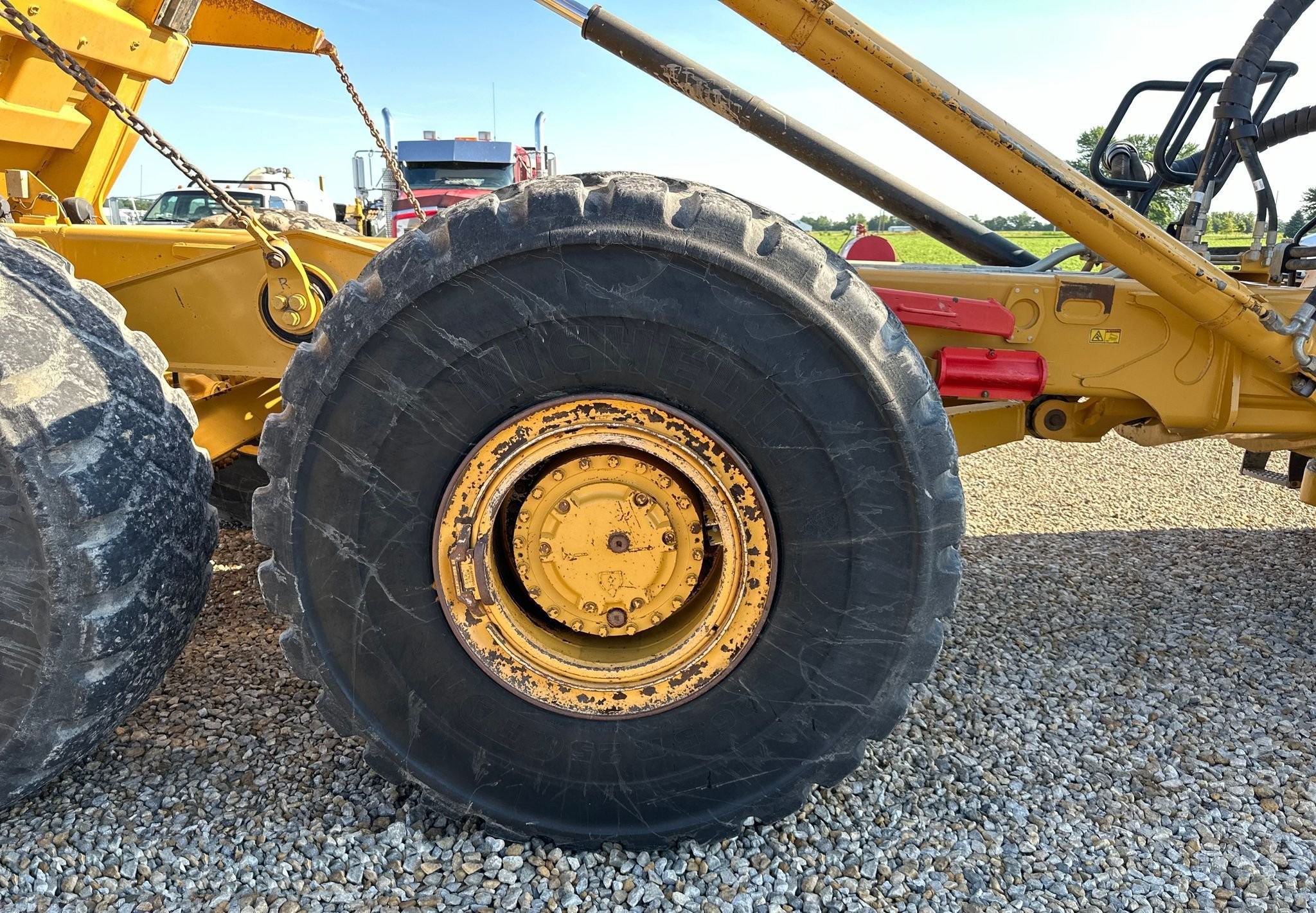 gallery 2013 Caterpillar 735B haul truck