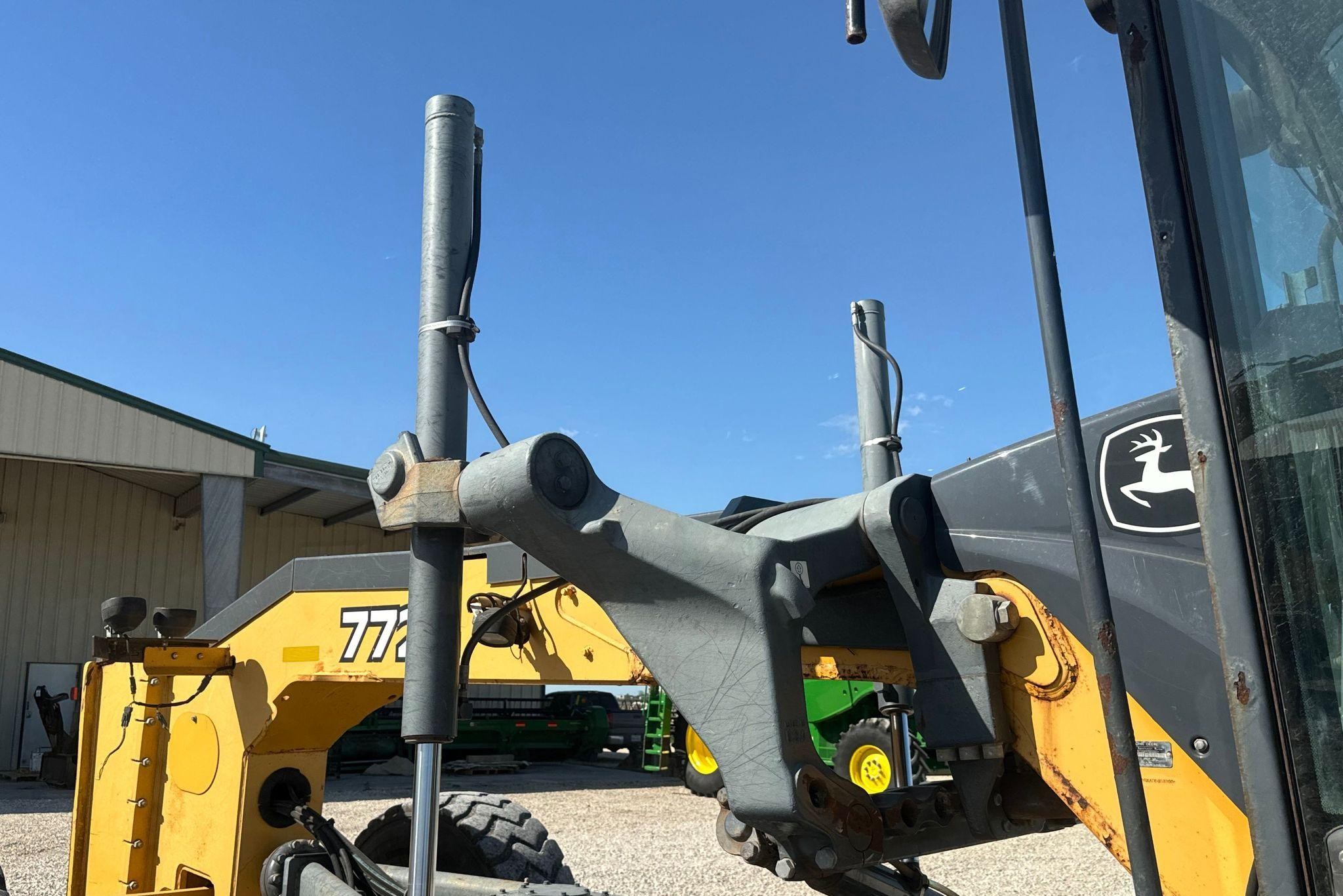 gallery 2013 John Deere 772G motor grader