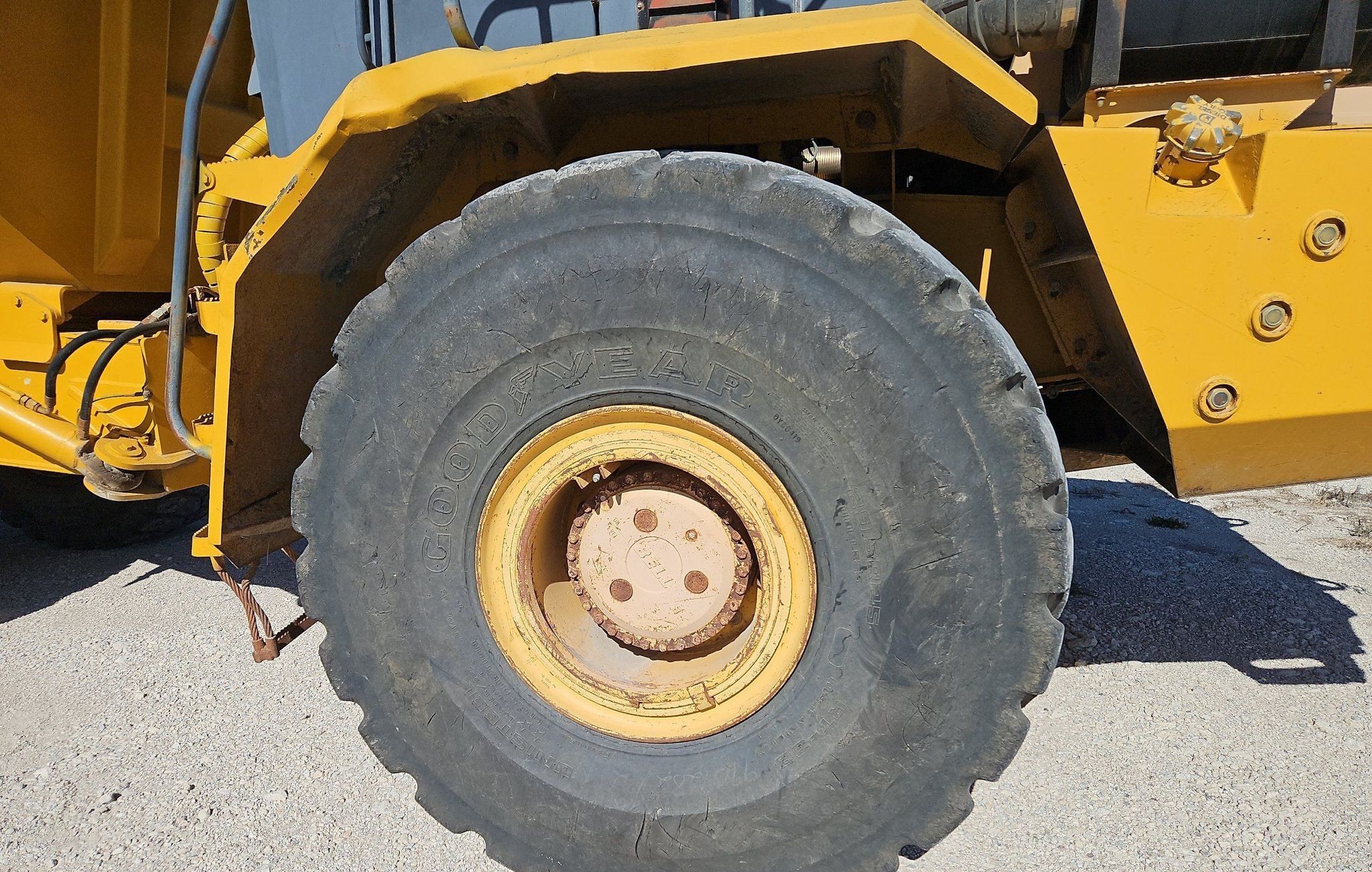 gallery 2000 John Deere 400C haul truck