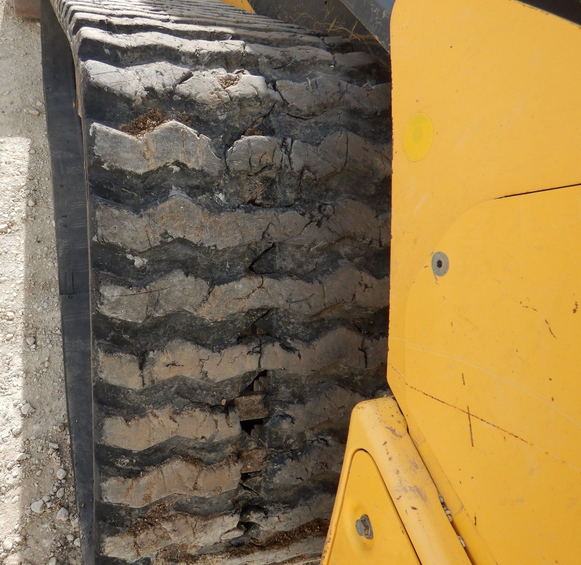 gallery New Holland C245 tracked skid steer loader