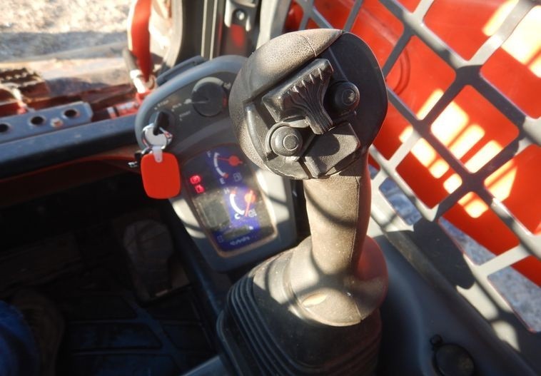 gallery 2017 Kubota SSV75 skid steer loader