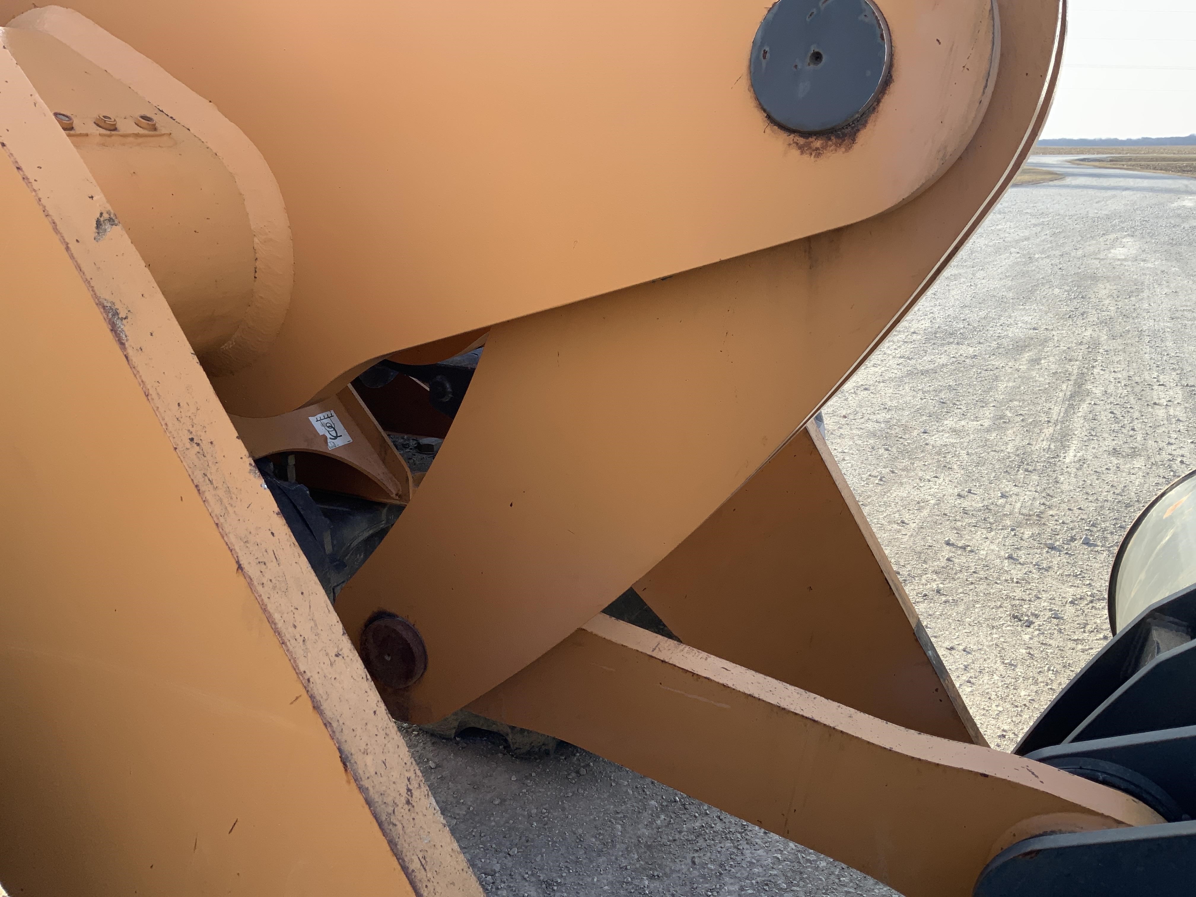 gallery 2013 Case 821F Wheel Loader