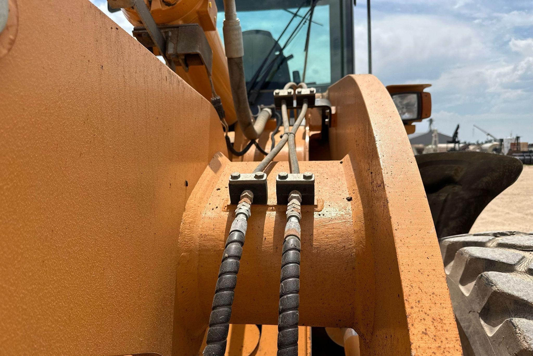 gallery 2011 Case 821F wheel loader