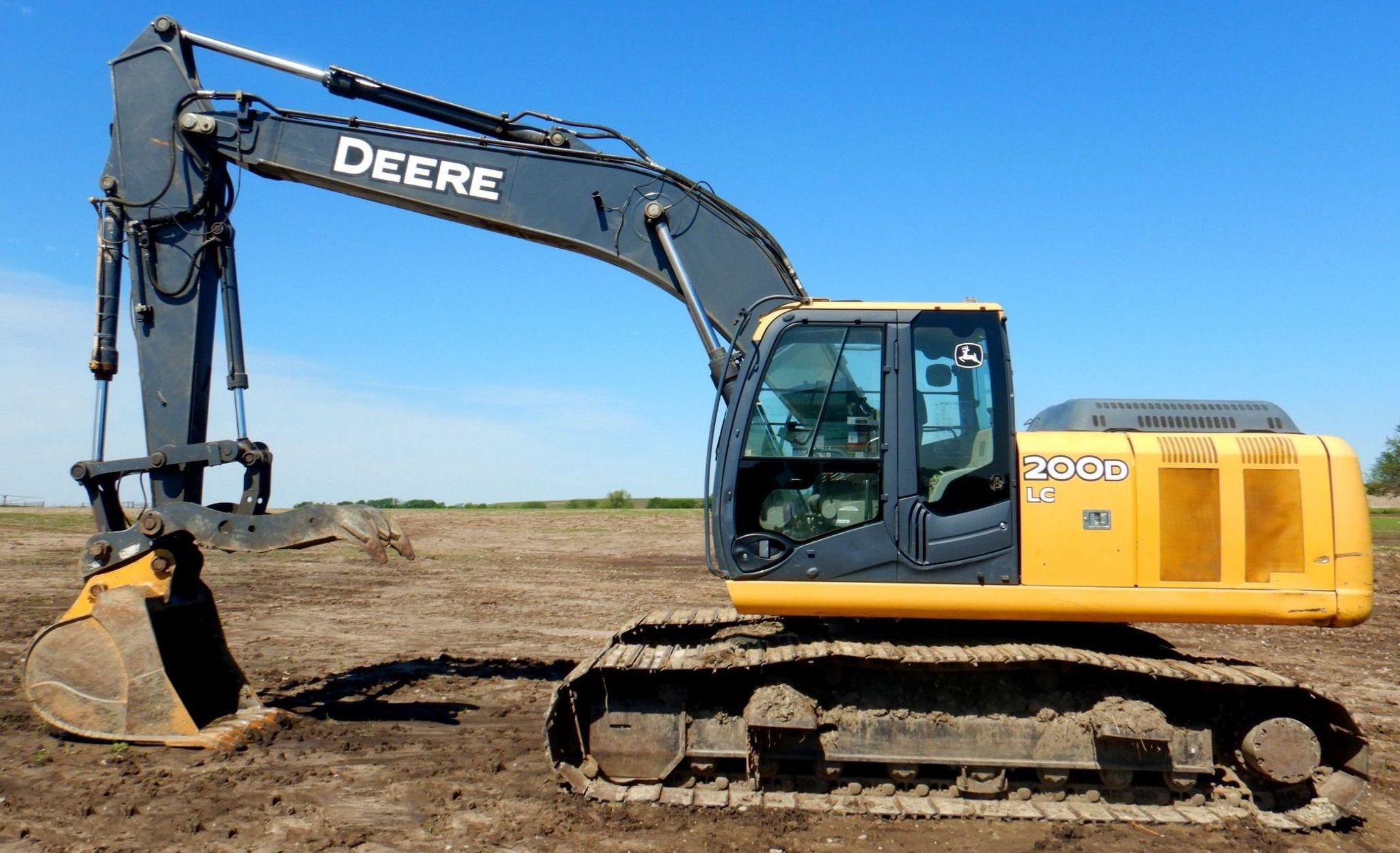 gallery 2011 John Deere 200DLC  excavator