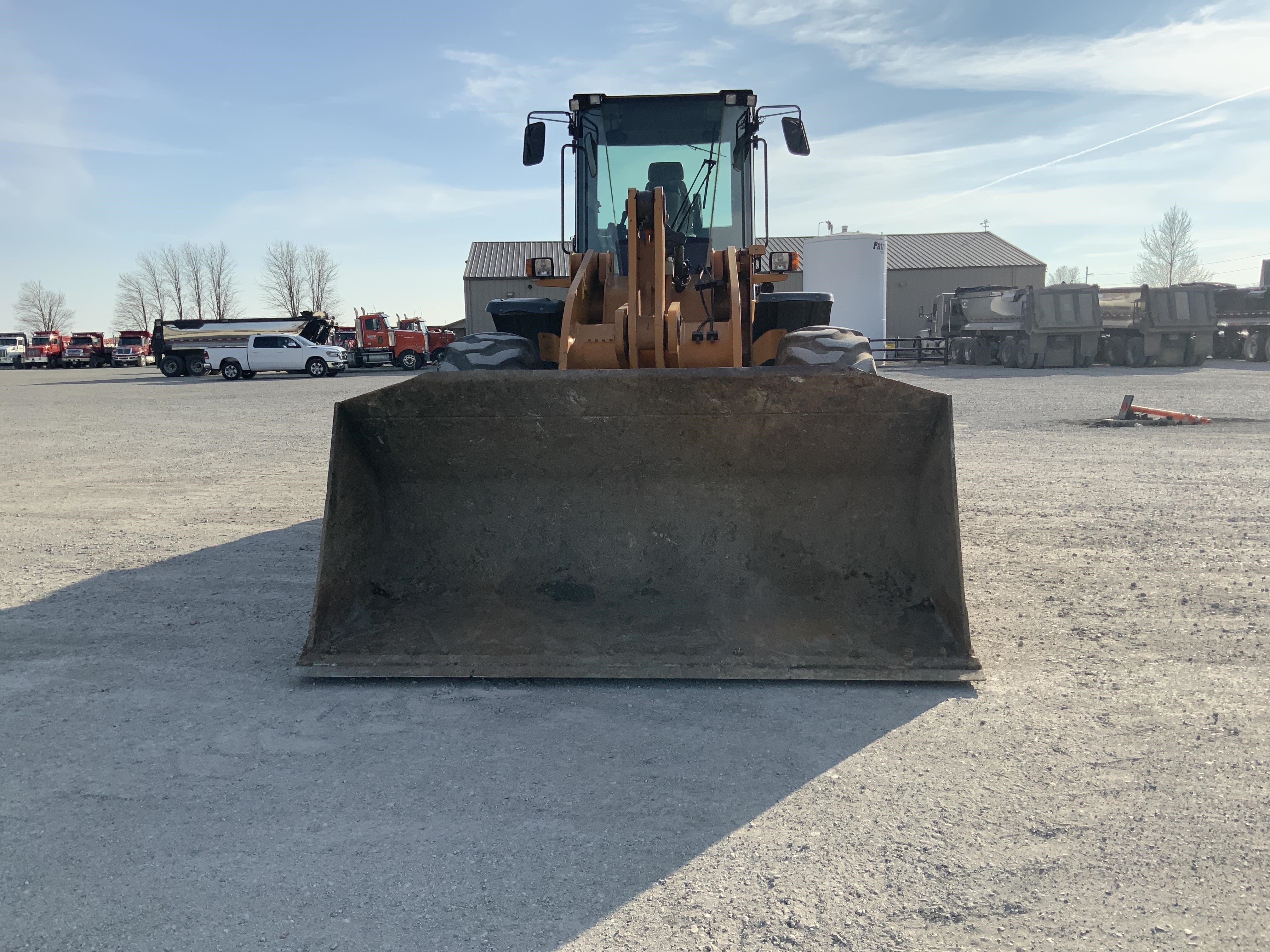 gallery 2013 Case 821F Wheel Loader