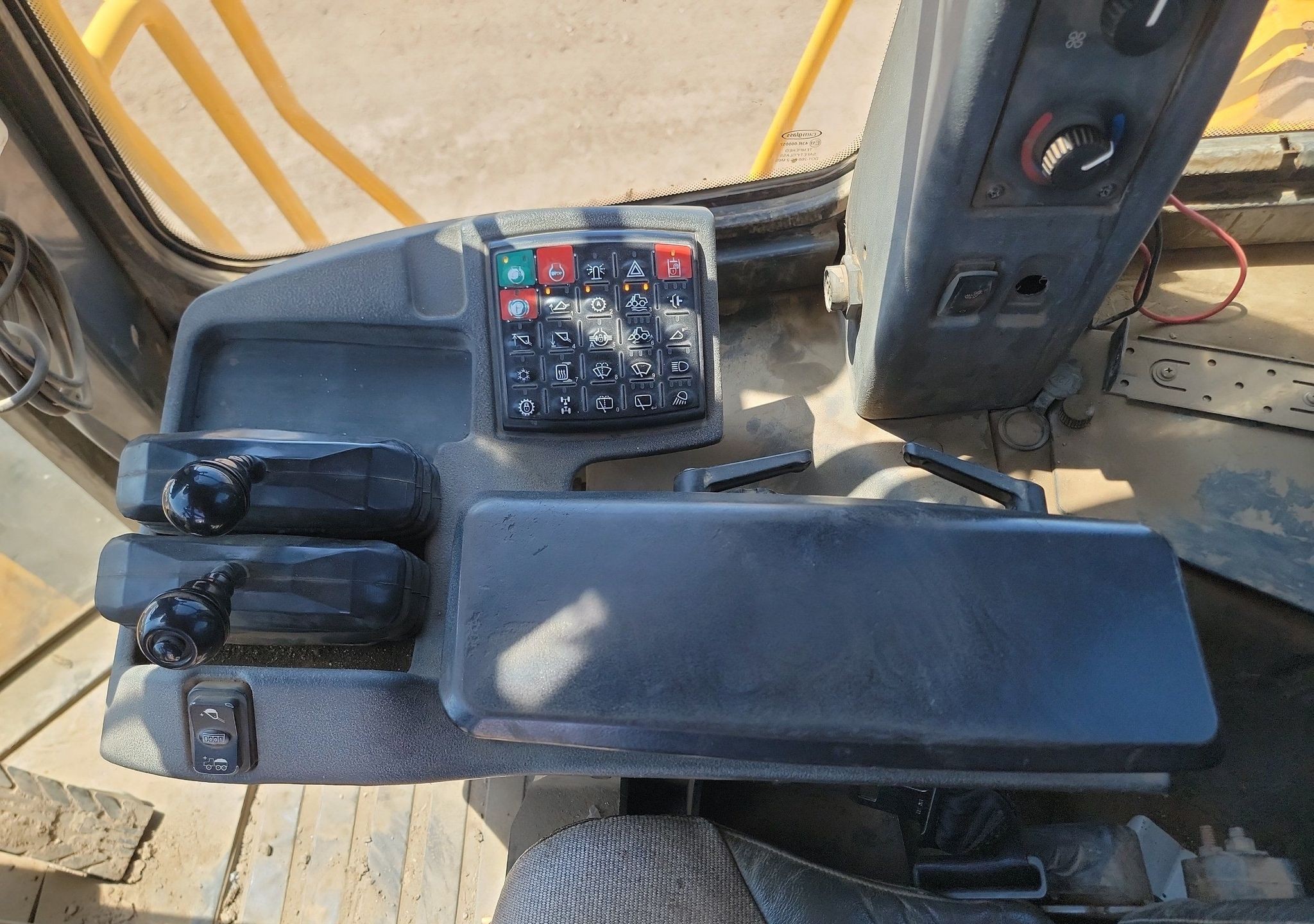 gallery 2012 John Deere 744K wheel loader