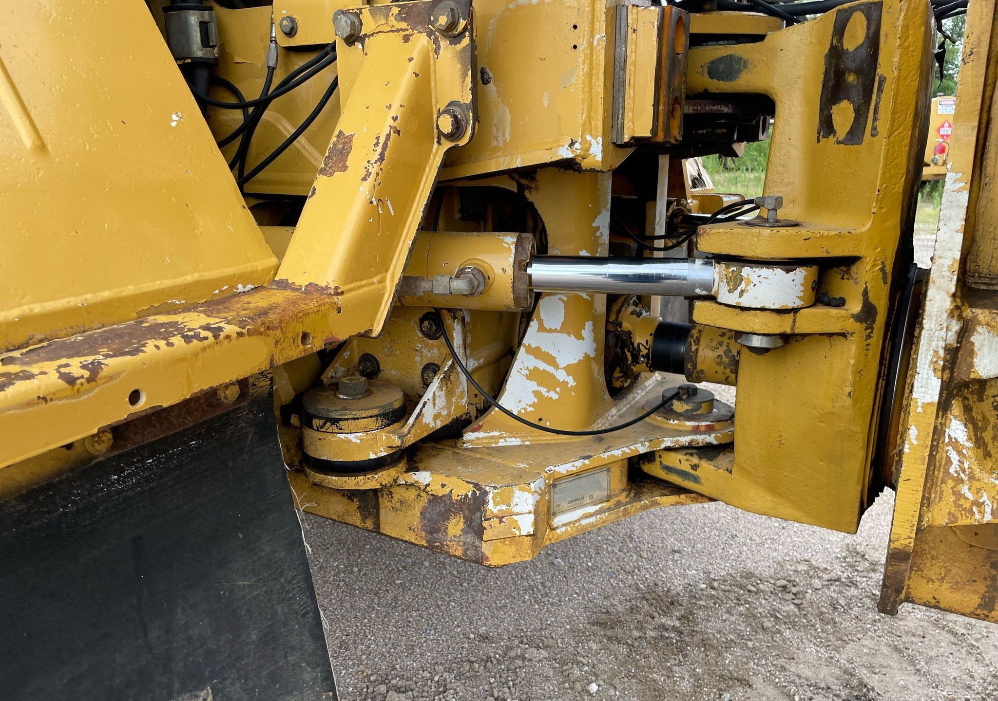 gallery 2000 Caterpillar D300E Series II water wagon