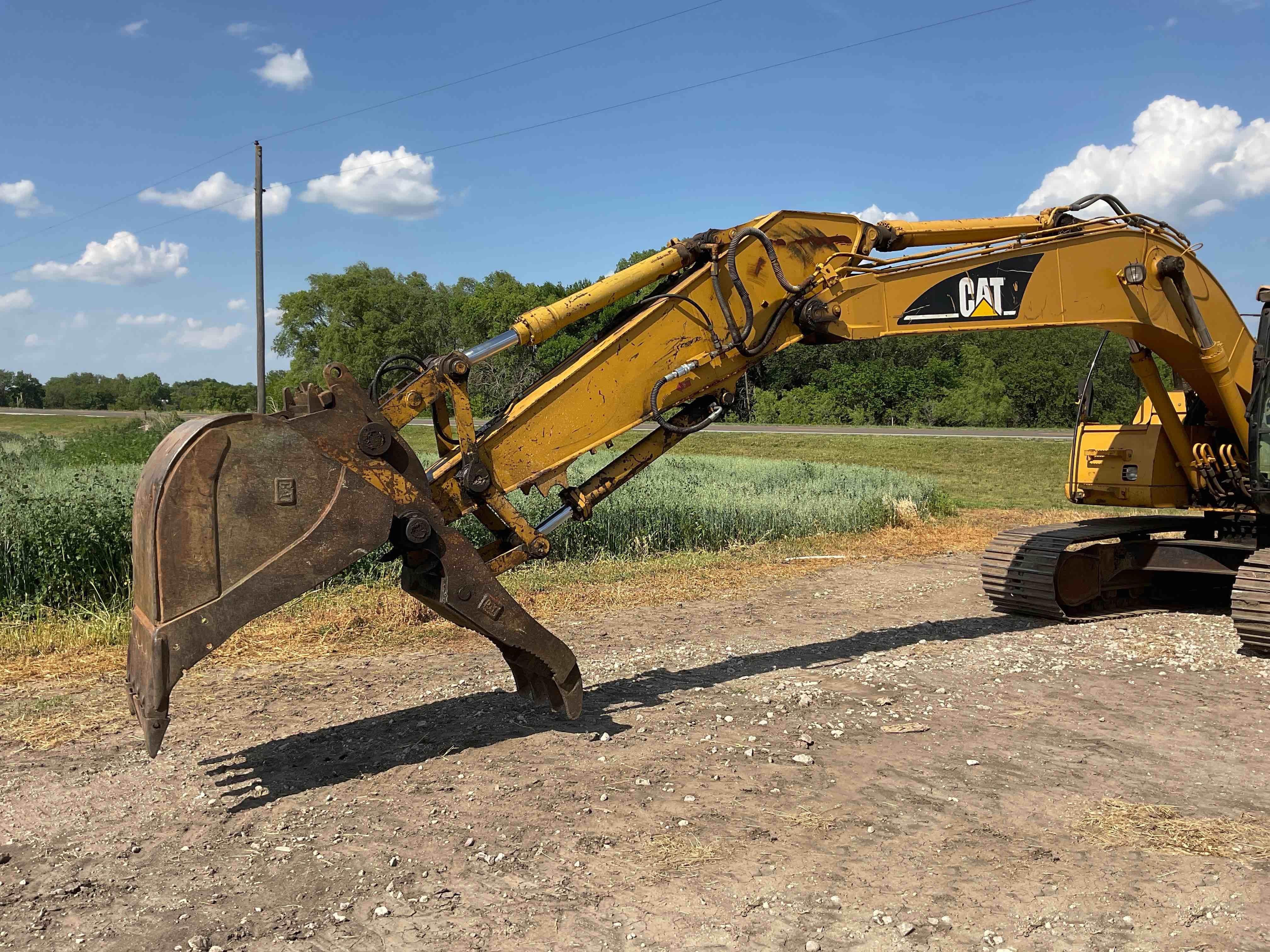 gallery 2004 Caterpillar 320CLU Excavator