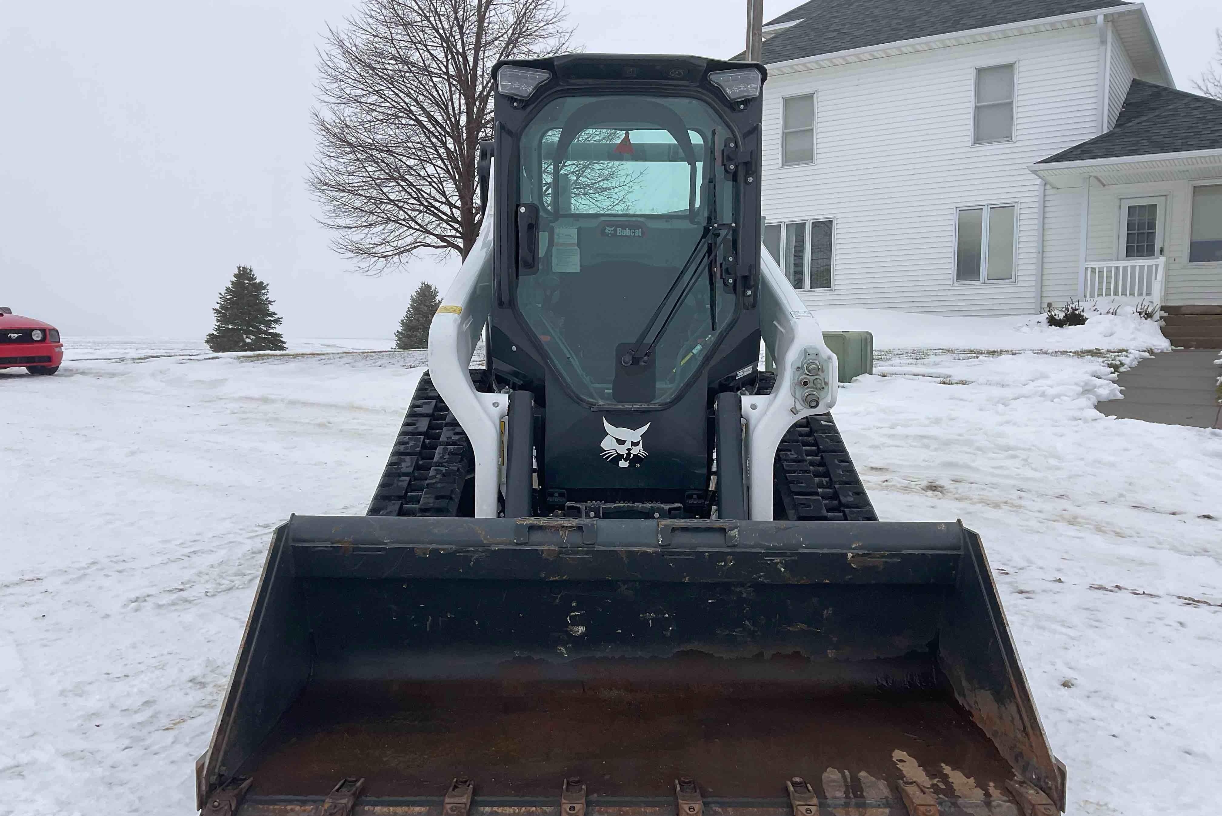 gallery Bobcat T76 R-Series Compact Track Loader