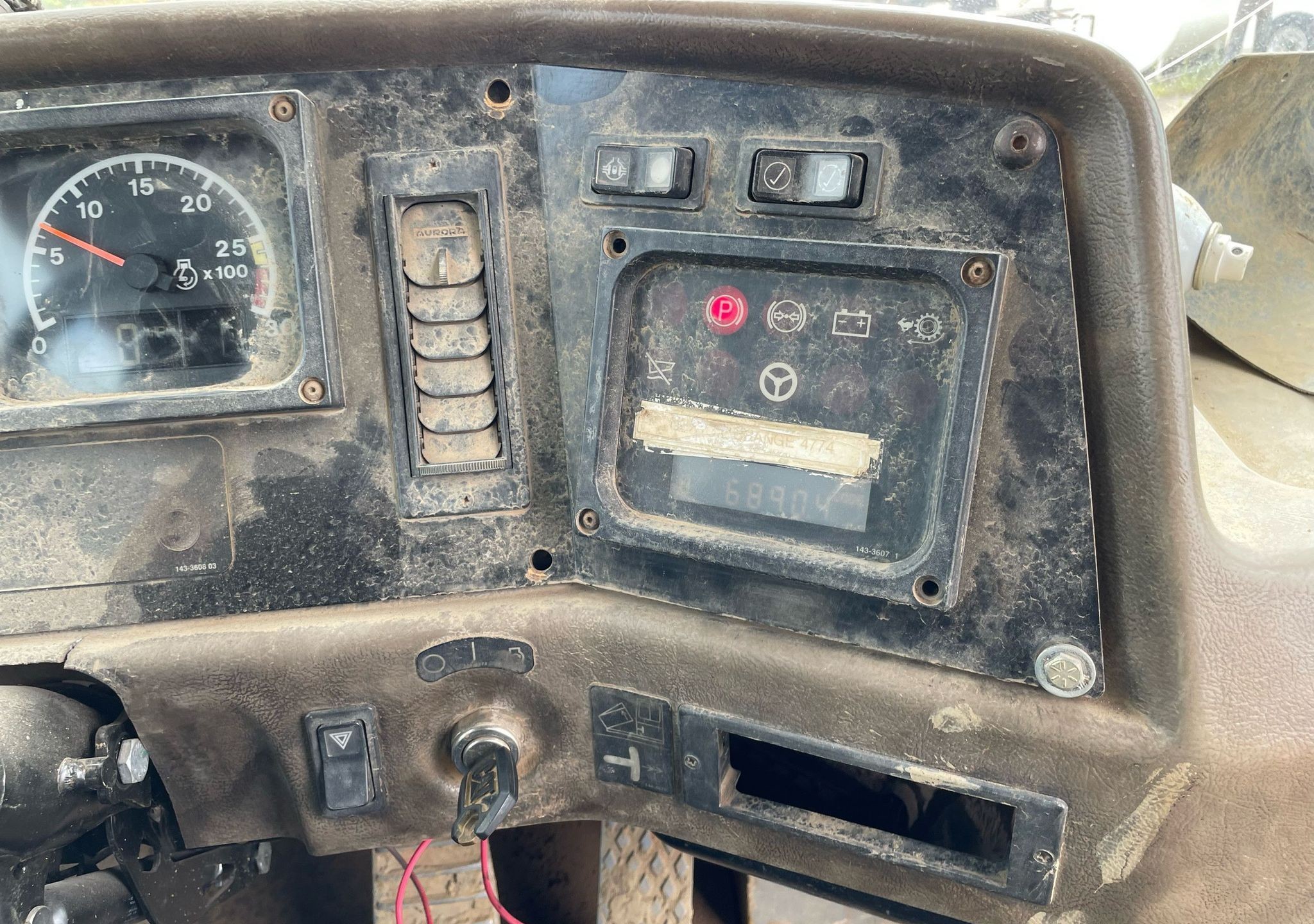 gallery 2000 Caterpillar D300E Series II water wagon