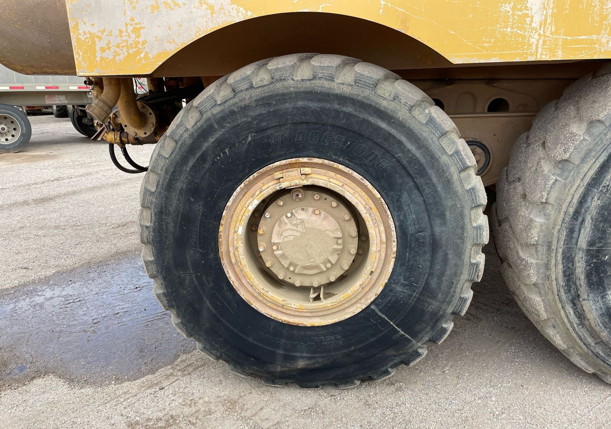 gallery 2000 Caterpillar D300E Series II water wagon