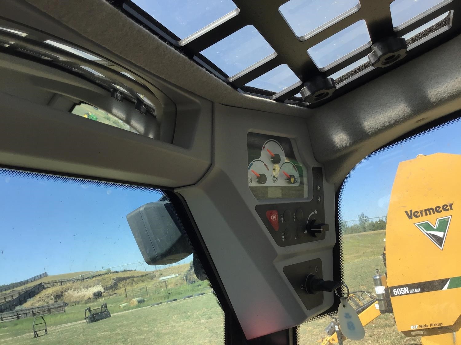 gallery 2015 JCB 260T Skid Steer Track Loader