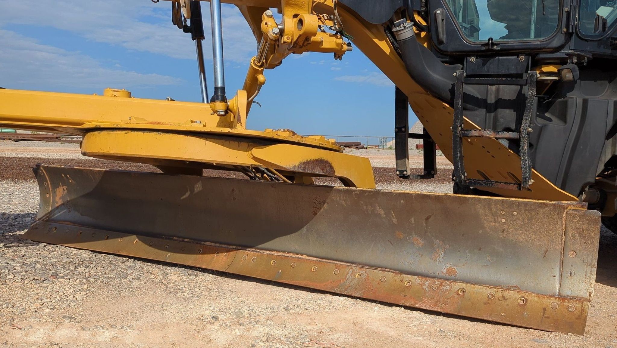 gallery 2013 Caterpillar 12M2 VHP Plus motor grader