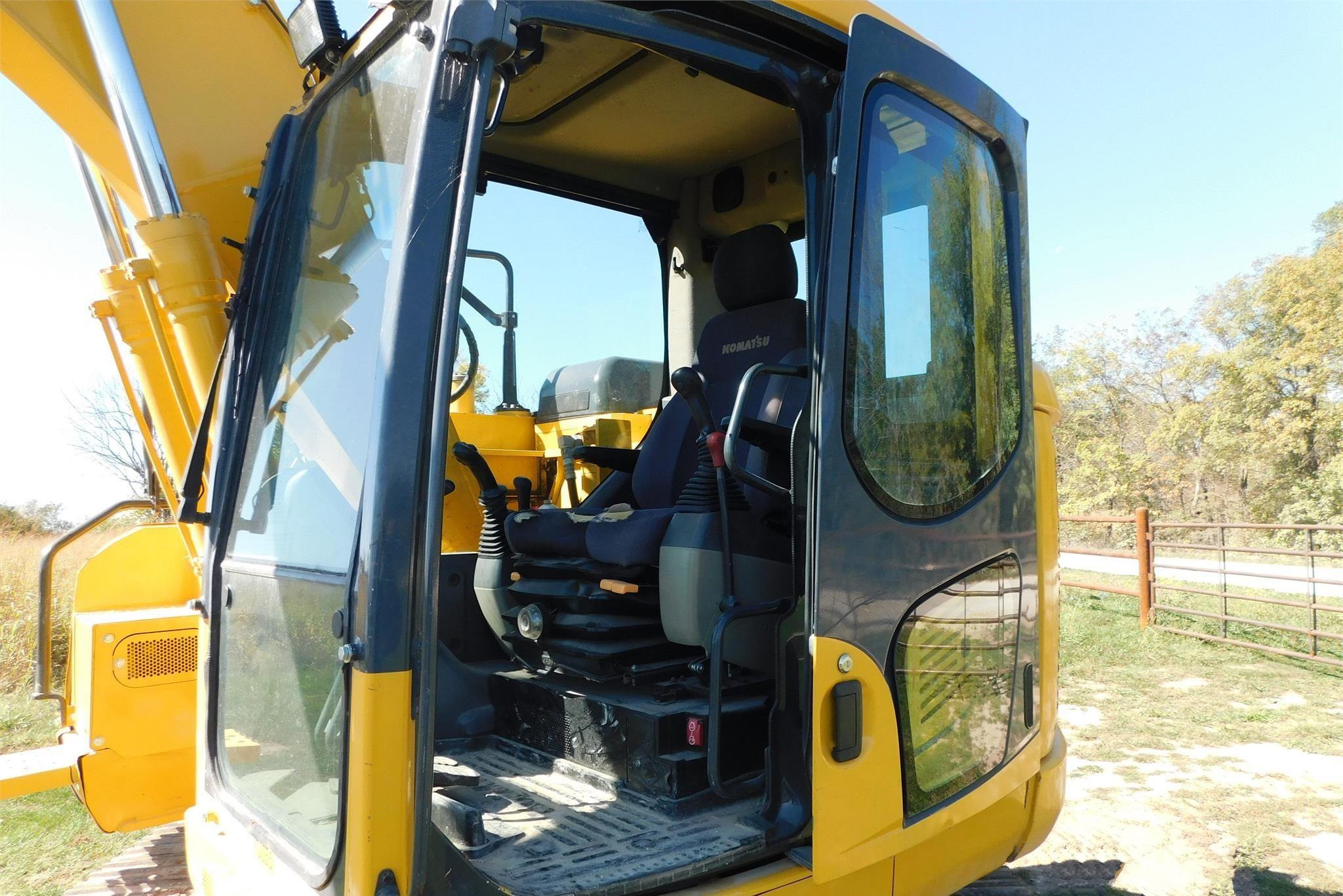 gallery 2016 KOMATSU PC138US LC-11
