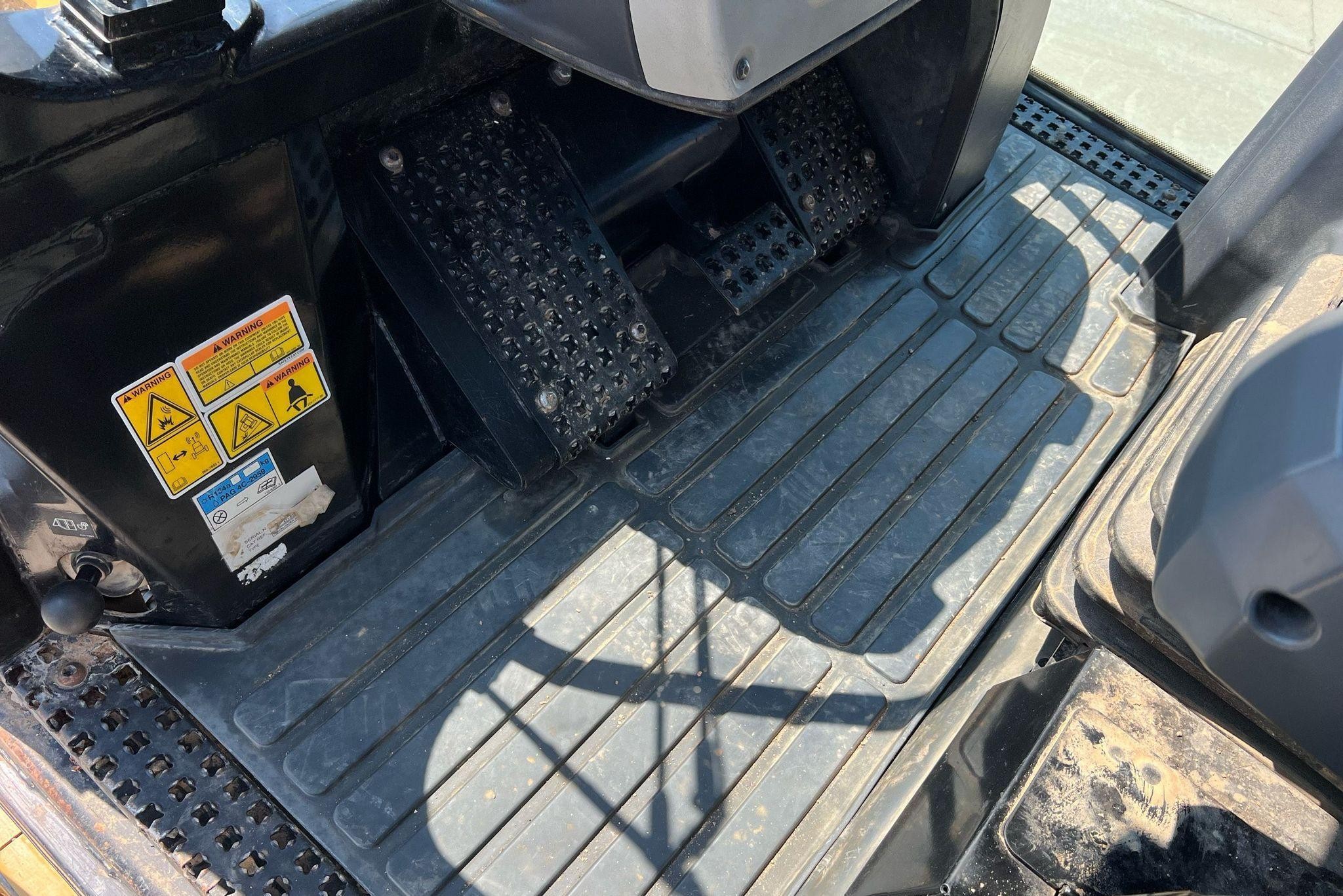 gallery 2016 Caterpillar 963K track loader