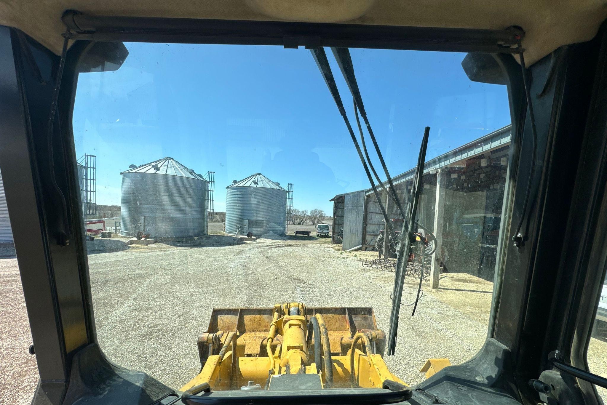 gallery 2002 Caterpillar 953C track loader
