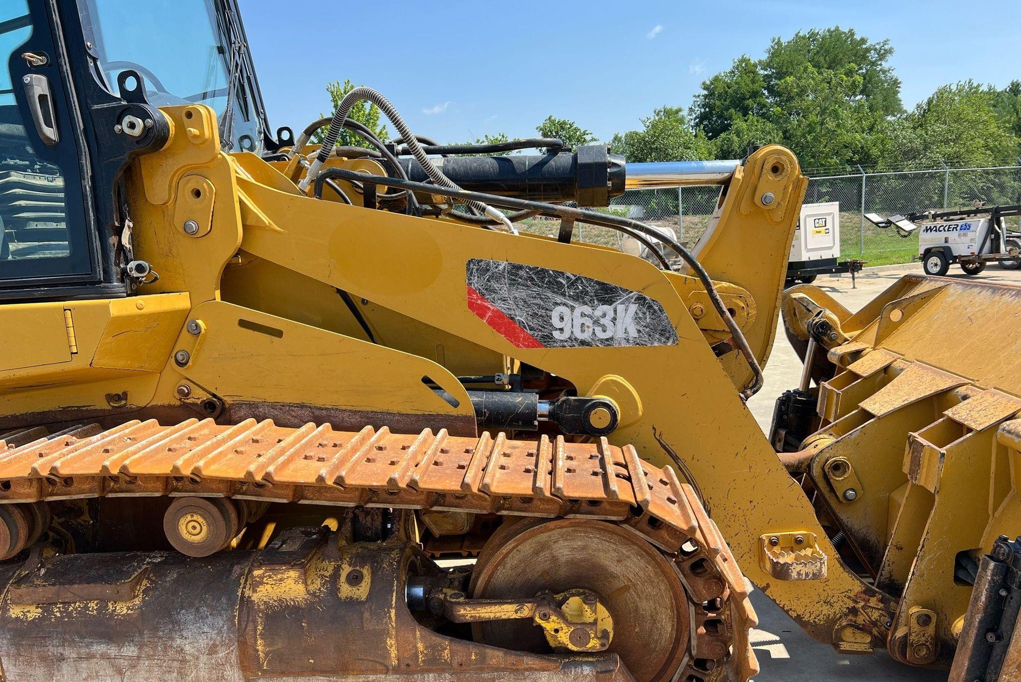 gallery 2016 Caterpillar 963K track loader