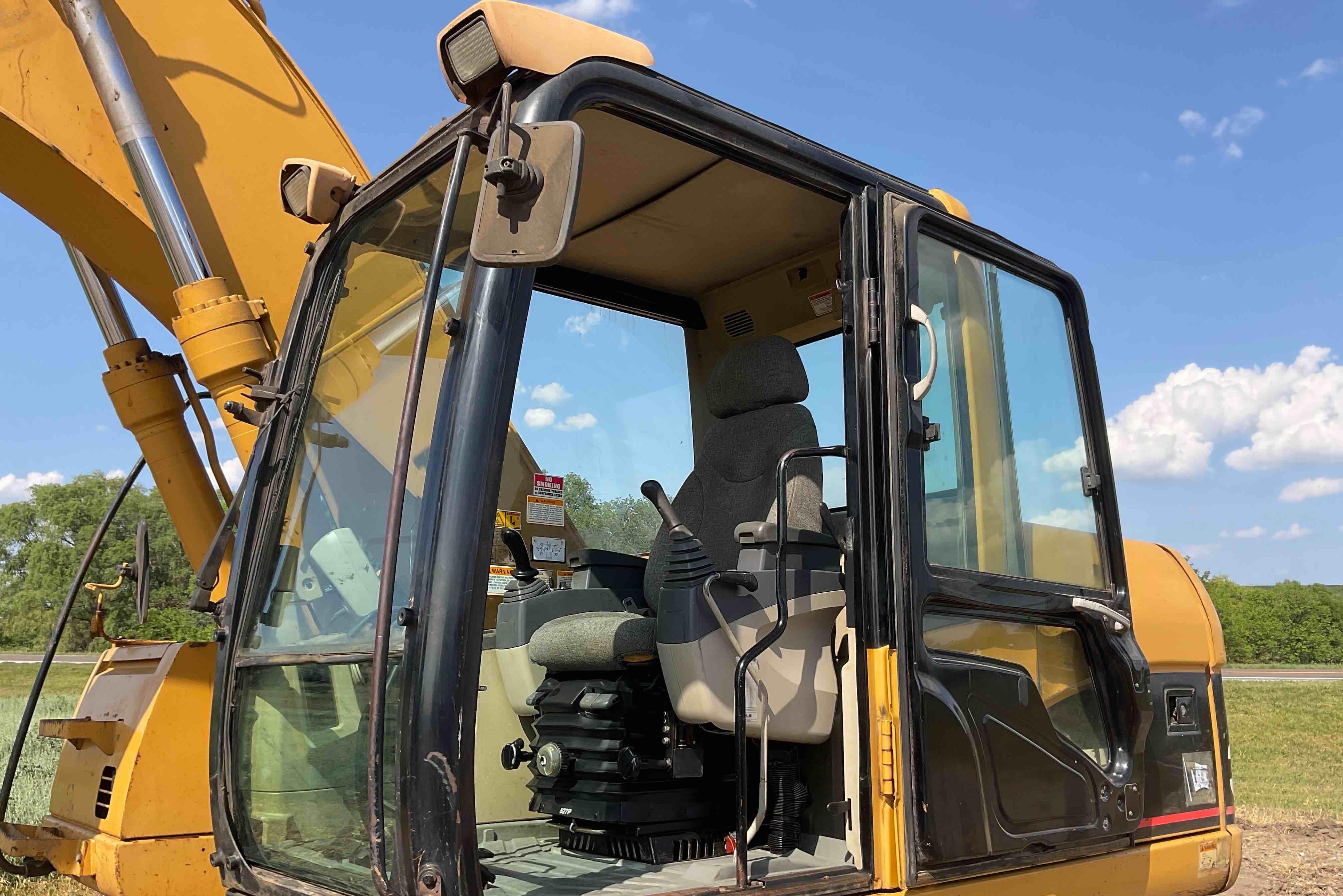 gallery 2004 Caterpillar 320CLU Excavator