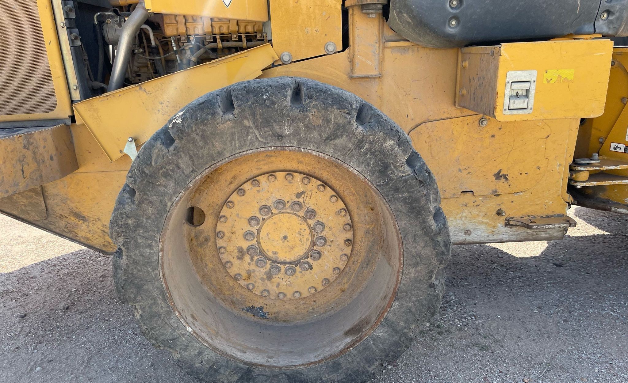 gallery 2013 John Deere 624K wheel loader