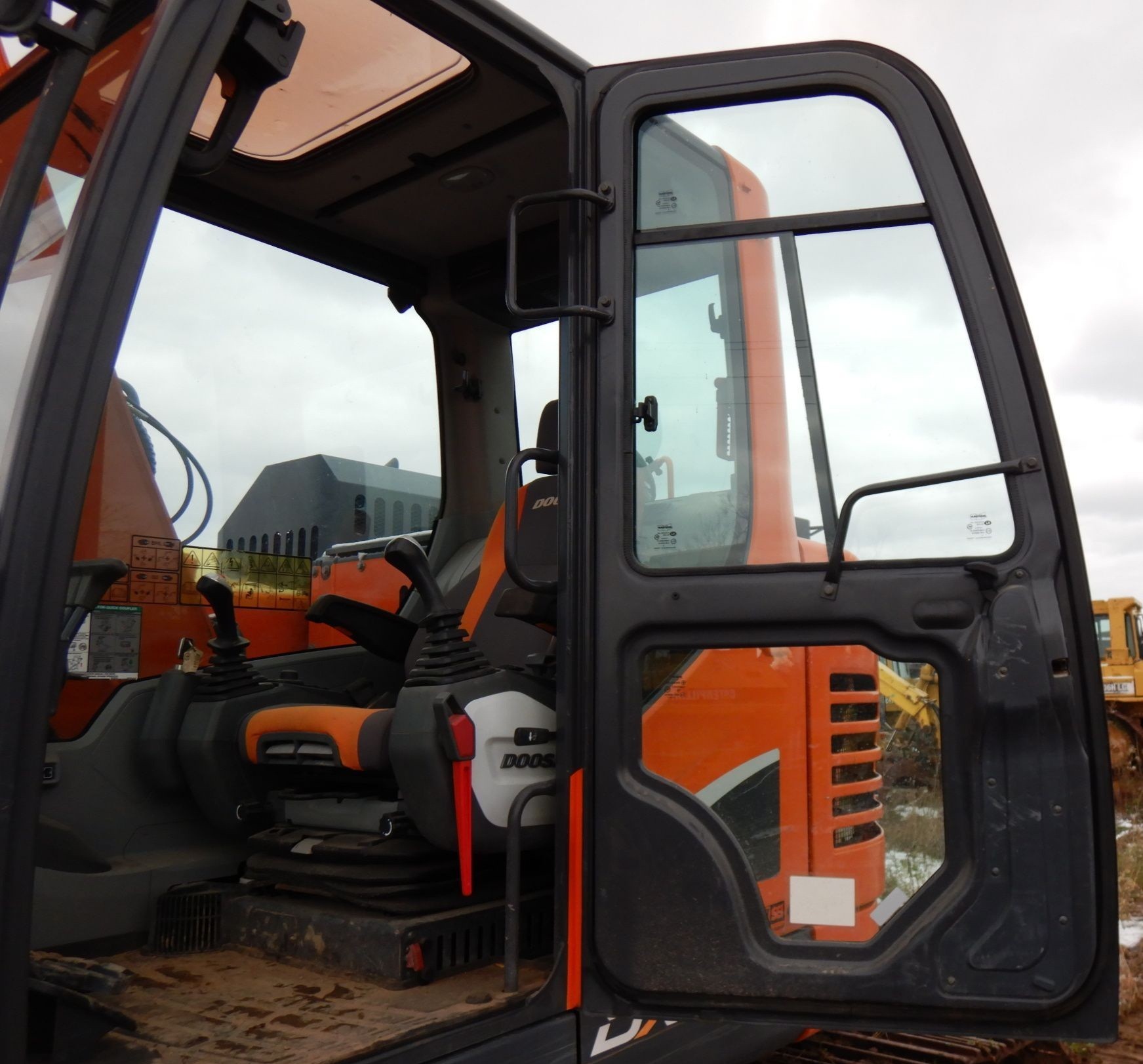 gallery 2014 Doosan DX140LCR excavator