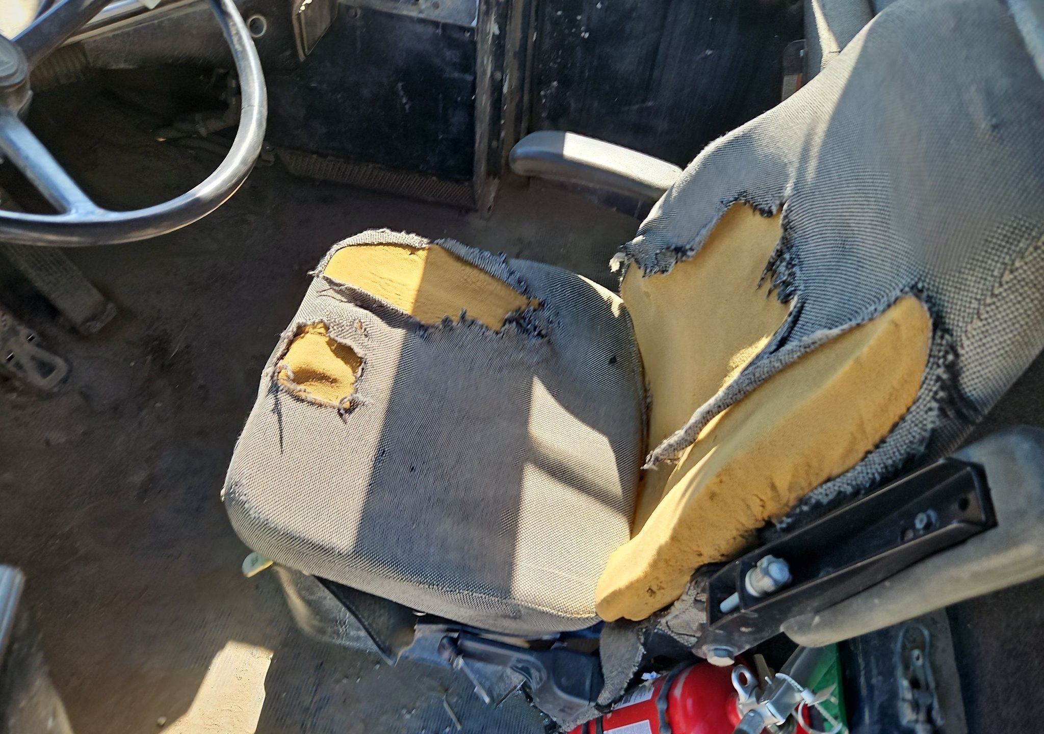 gallery 2000 John Deere 400C haul truck
