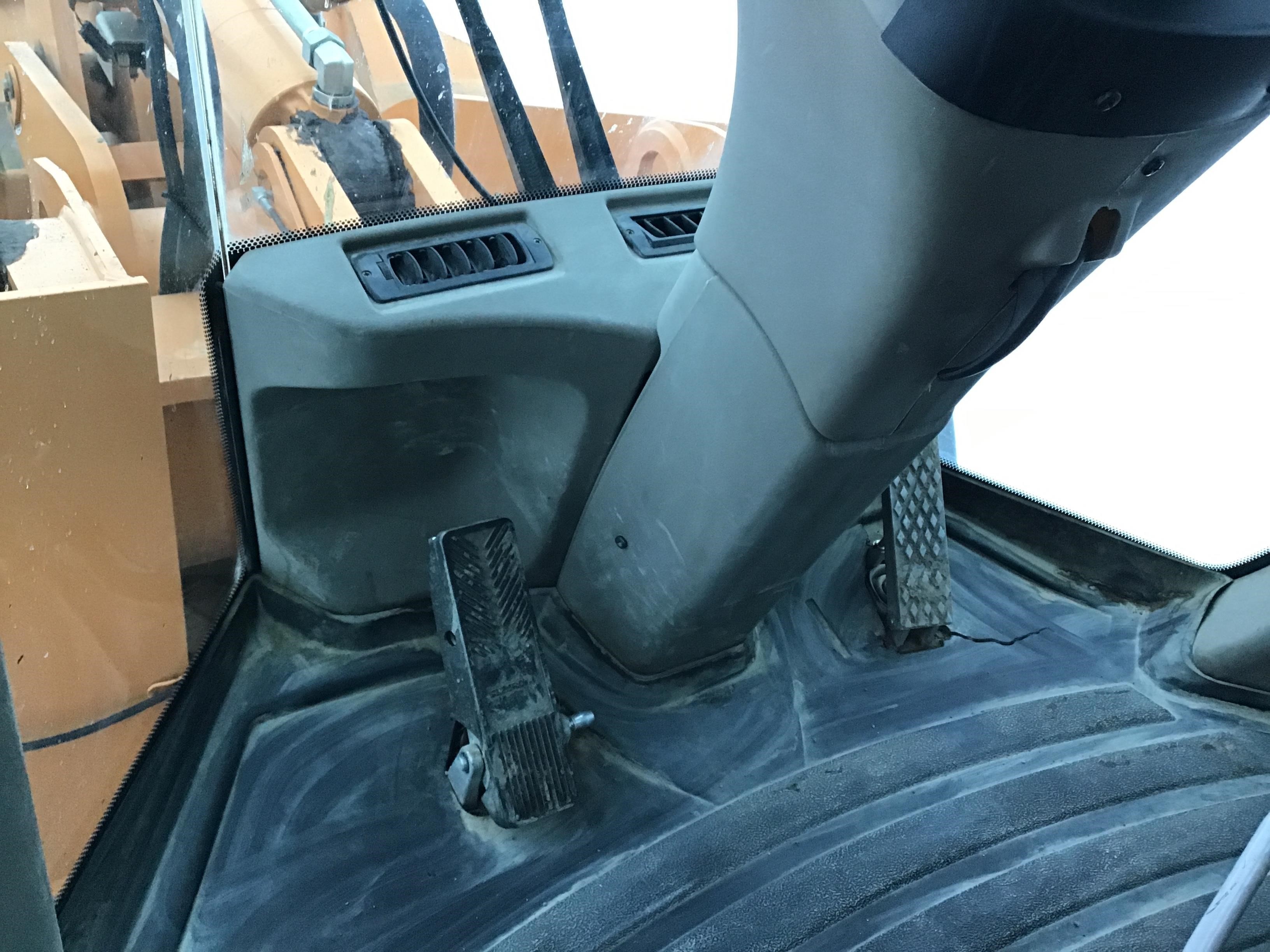 gallery 2010 Case 821E Wheel Loader