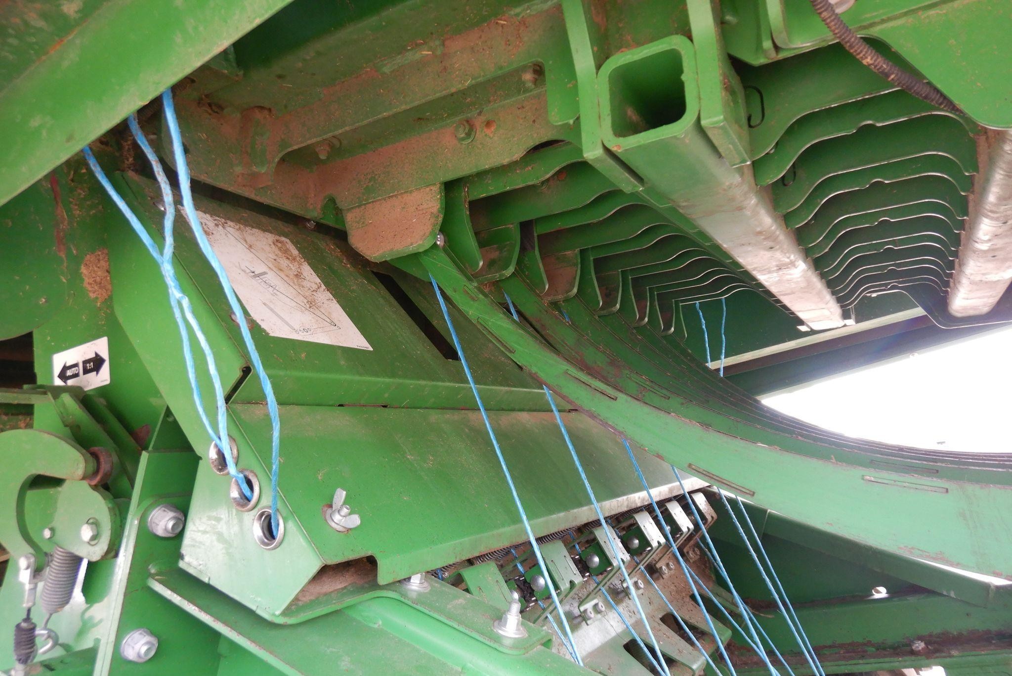 gallery 2016 John Deere L340 square baler