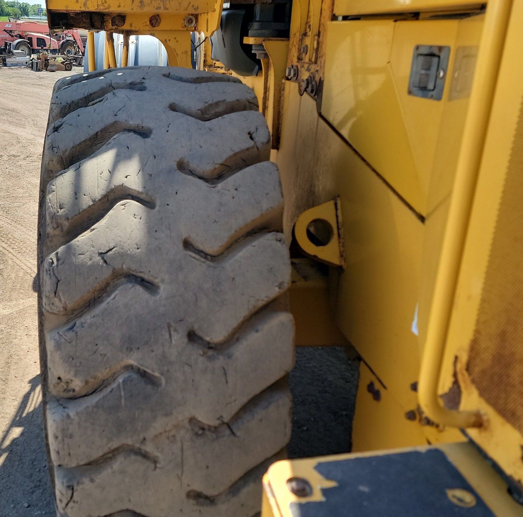gallery 2012 John Deere 744K wheel loader
