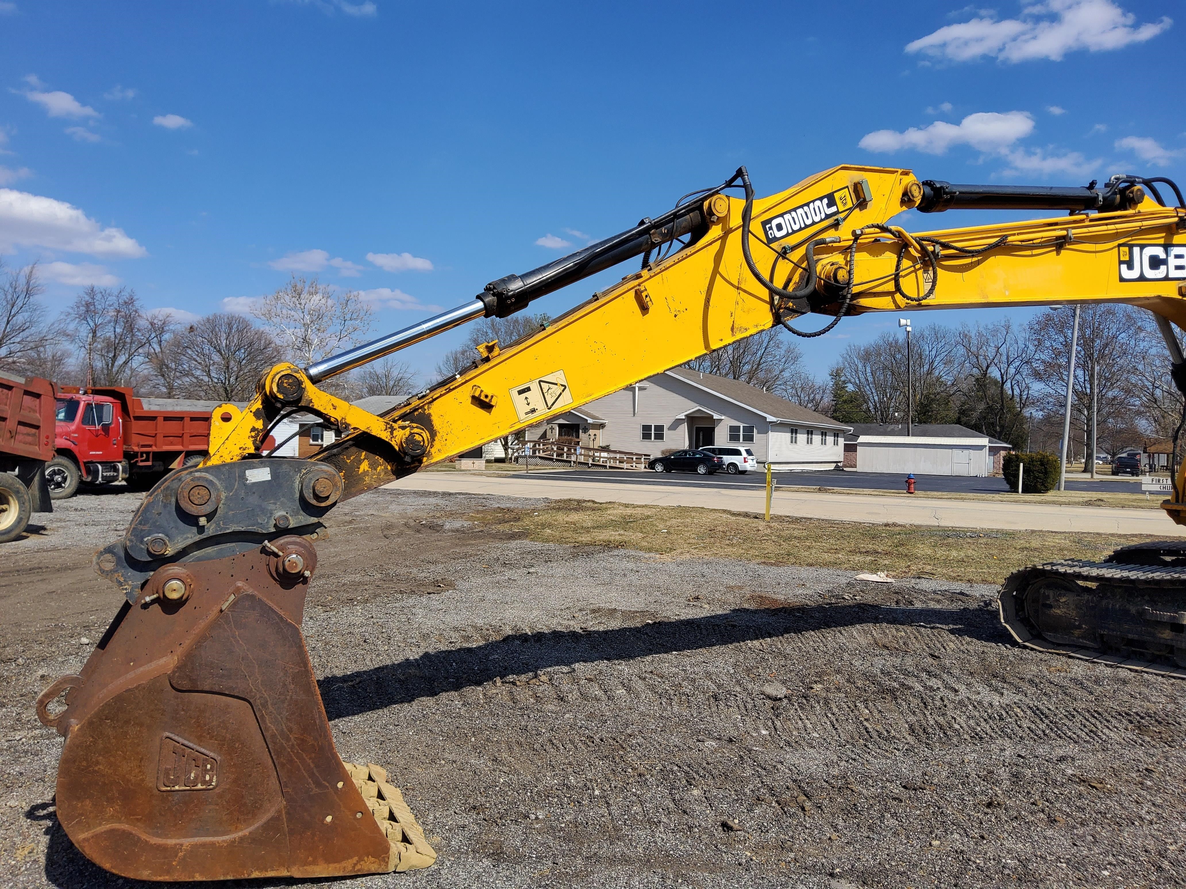 gallery 2011 JCB JS220LC Excavator