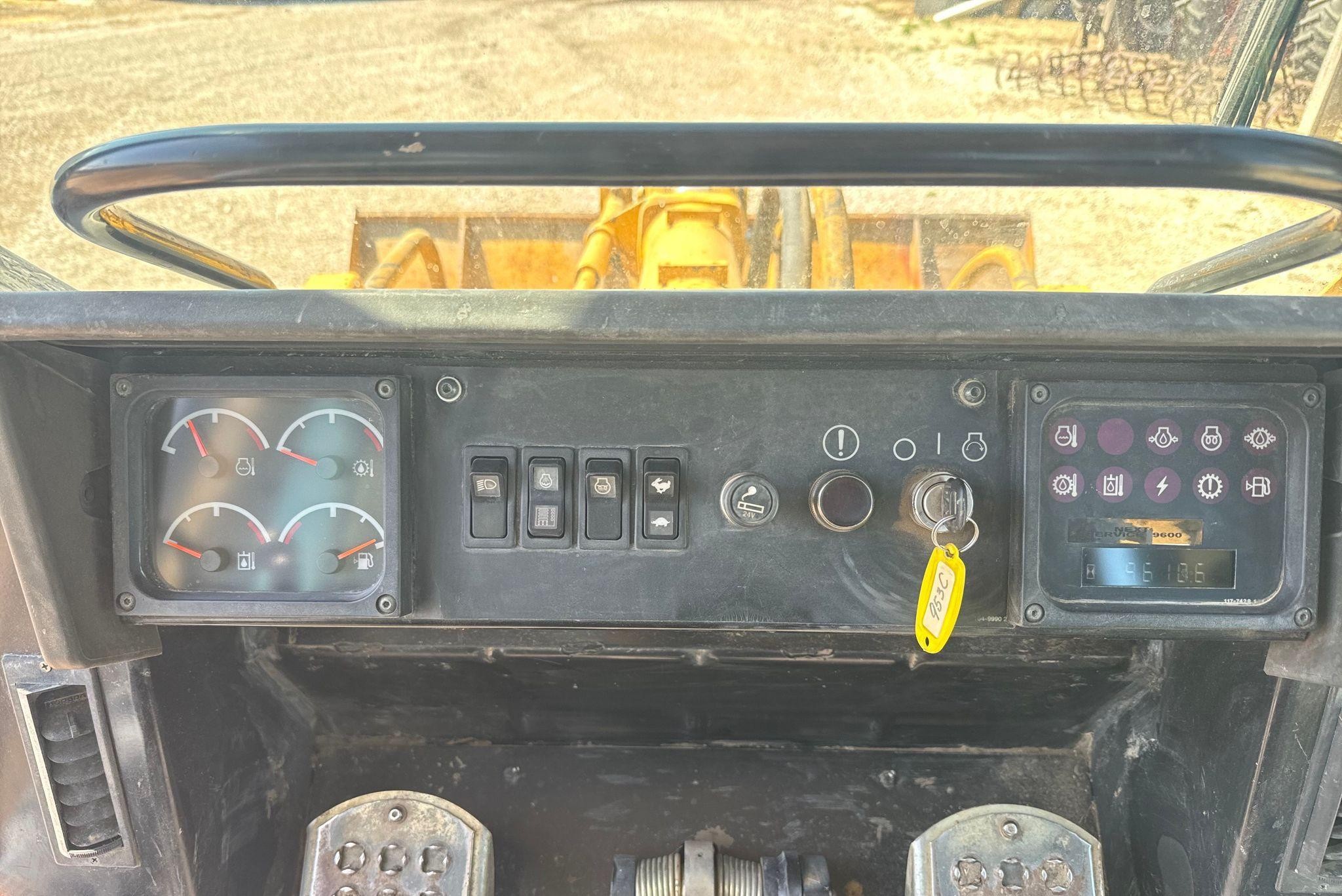 gallery 2002 Caterpillar 953C track loader