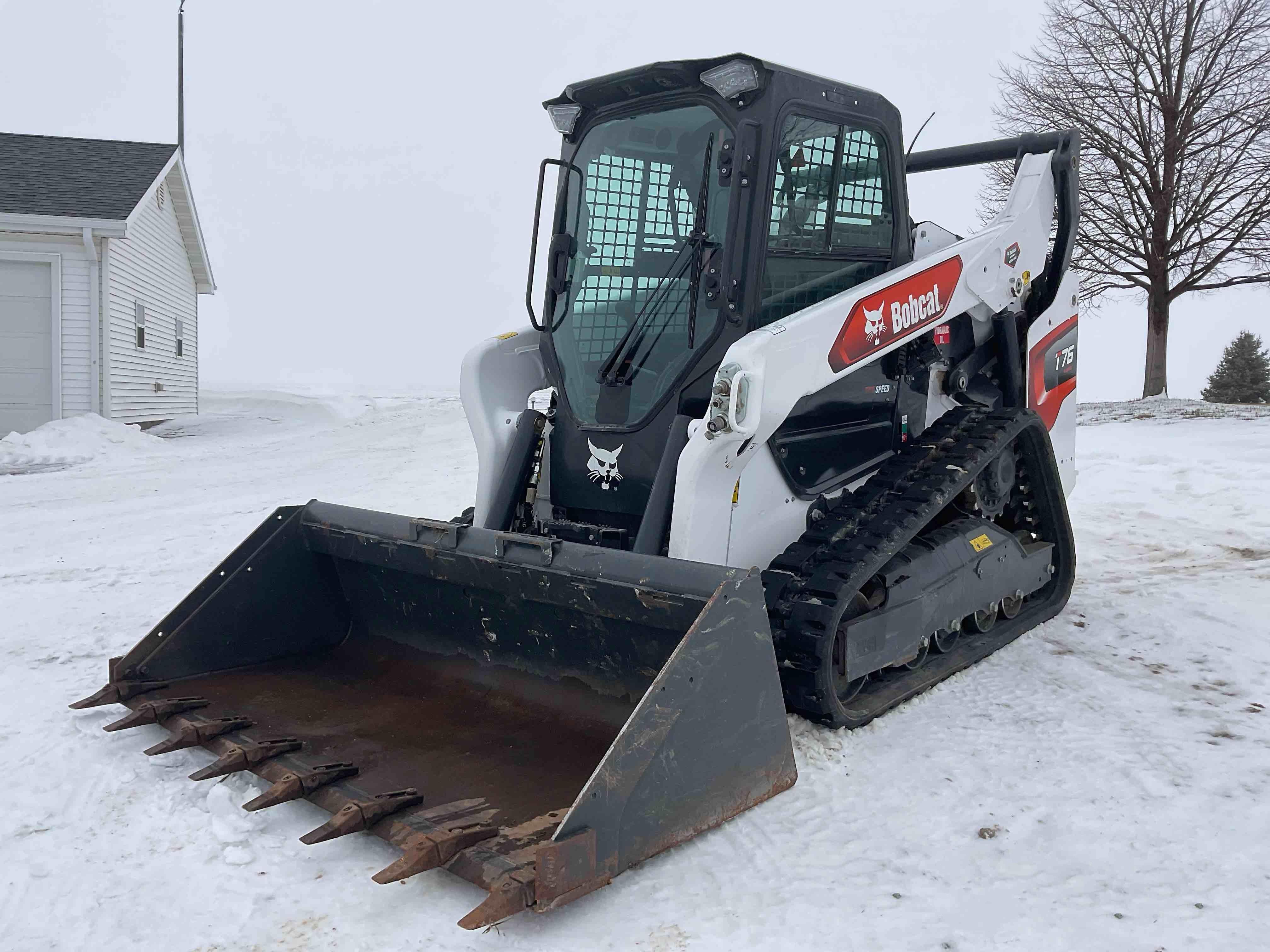 gallery Bobcat T76 R-Series Compact Track Loader