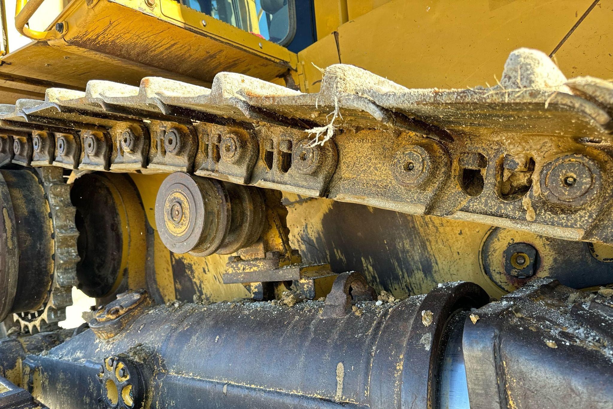 gallery 2011 Caterpillar D6T XL dozer