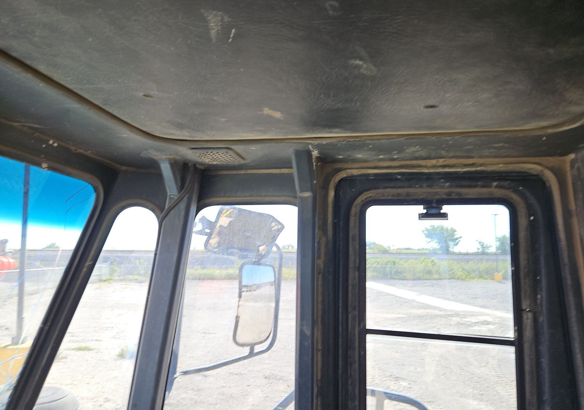 gallery 2000 John Deere 400C haul truck
