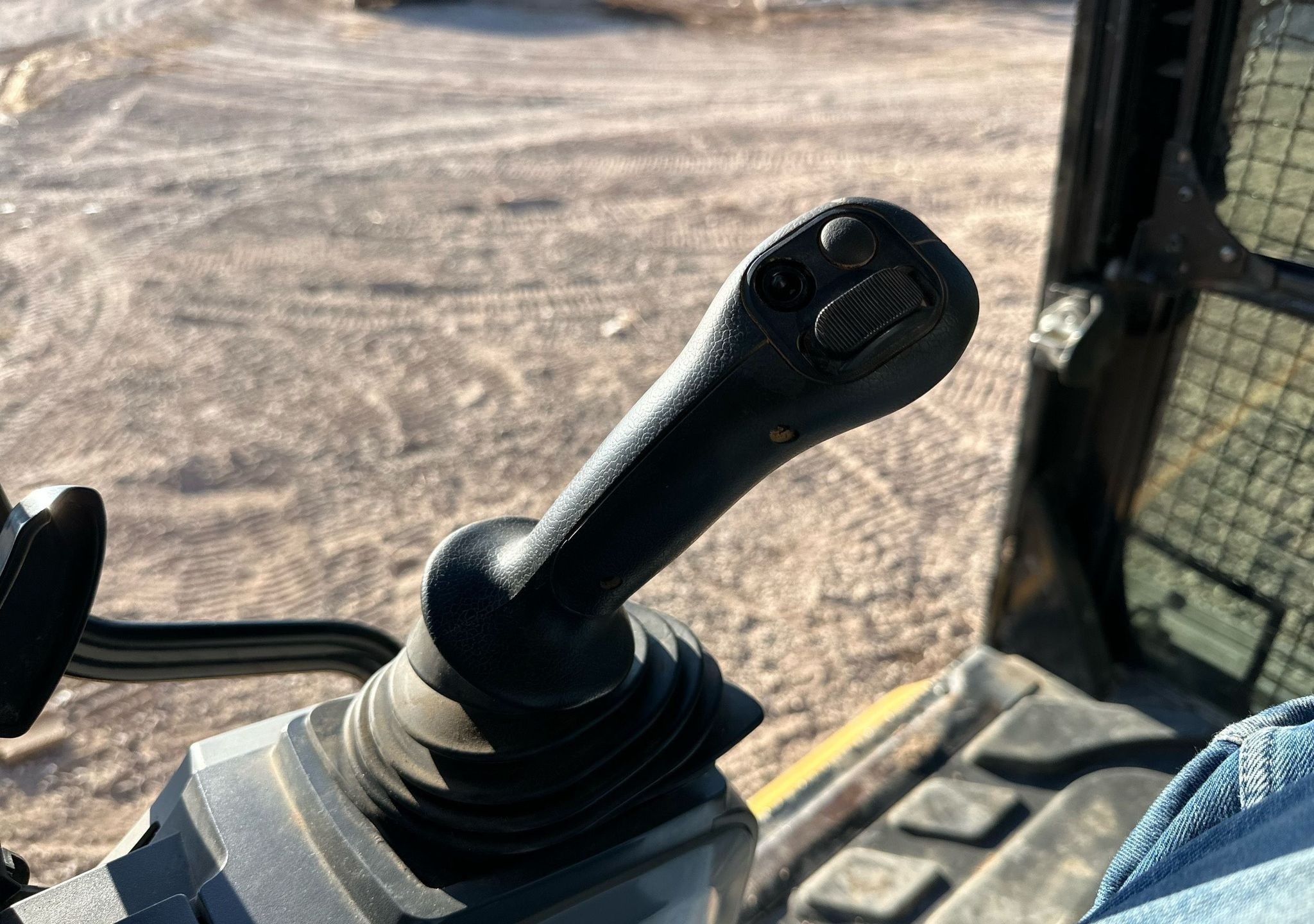 gallery 2018 Caterpillar 326F L excavator