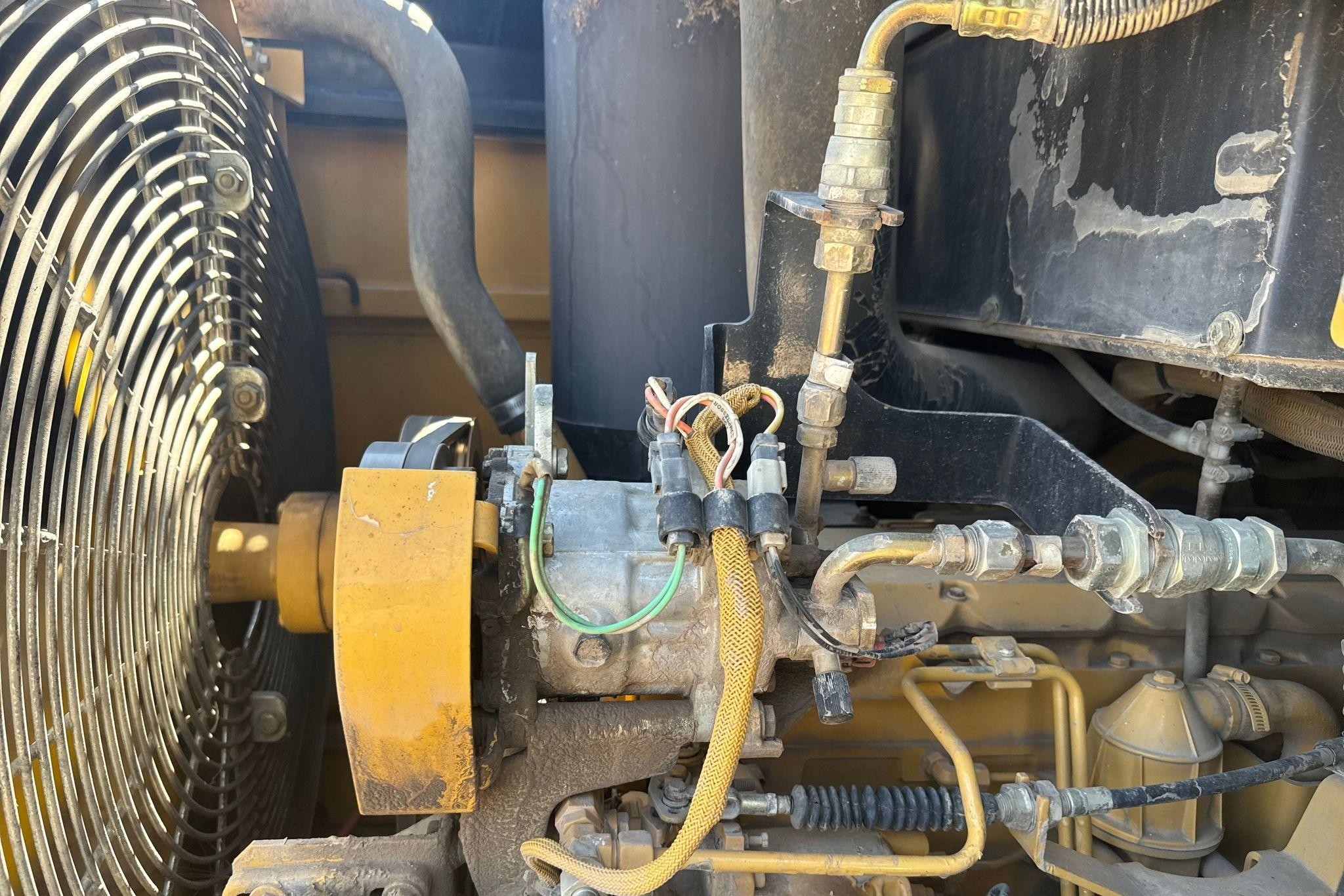 gallery 2002 Caterpillar 953C track loader