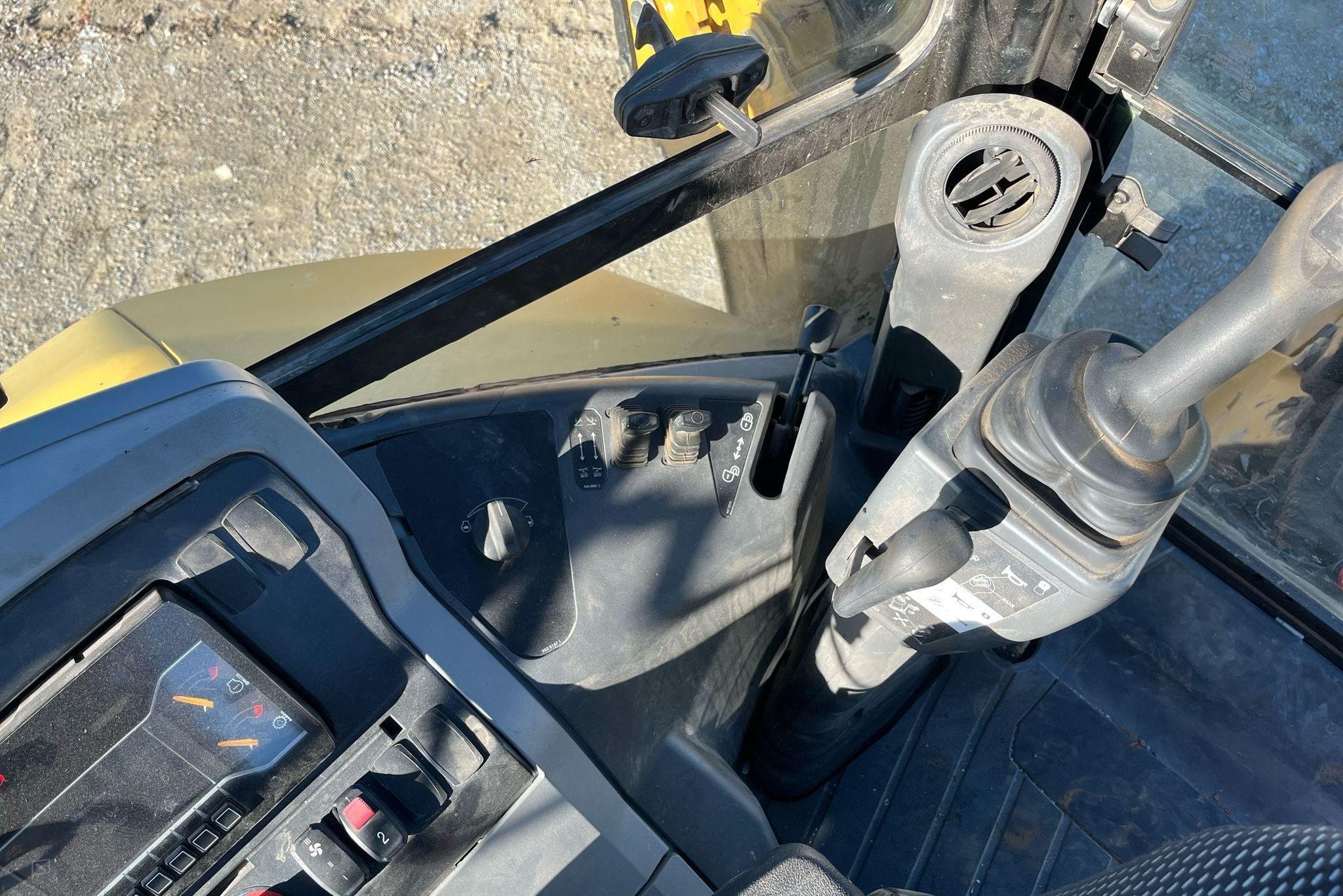 gallery 2021 Caterpillar 420ST HRC backhoe