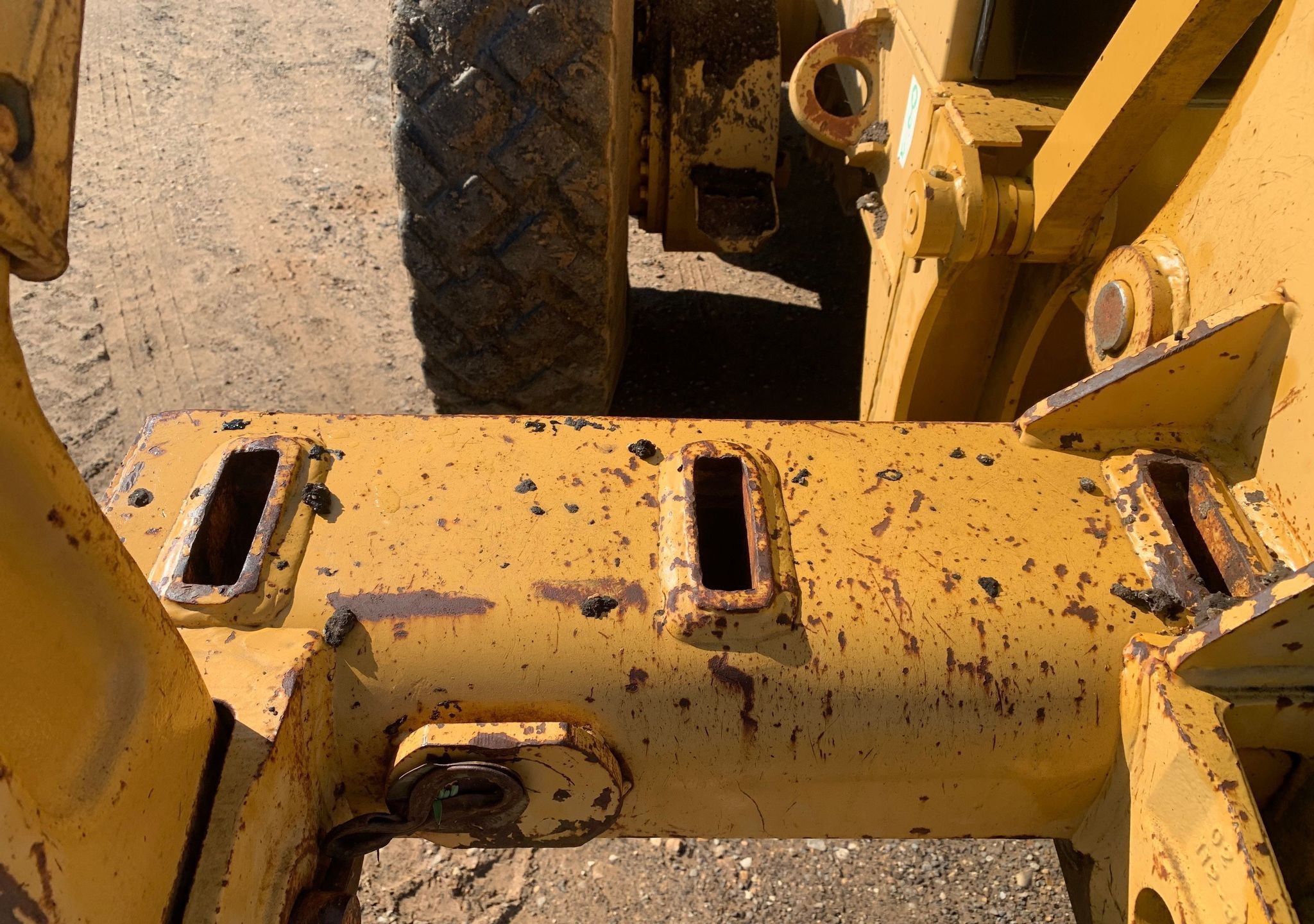 gallery 2001 Caterpillar 140H motor grader