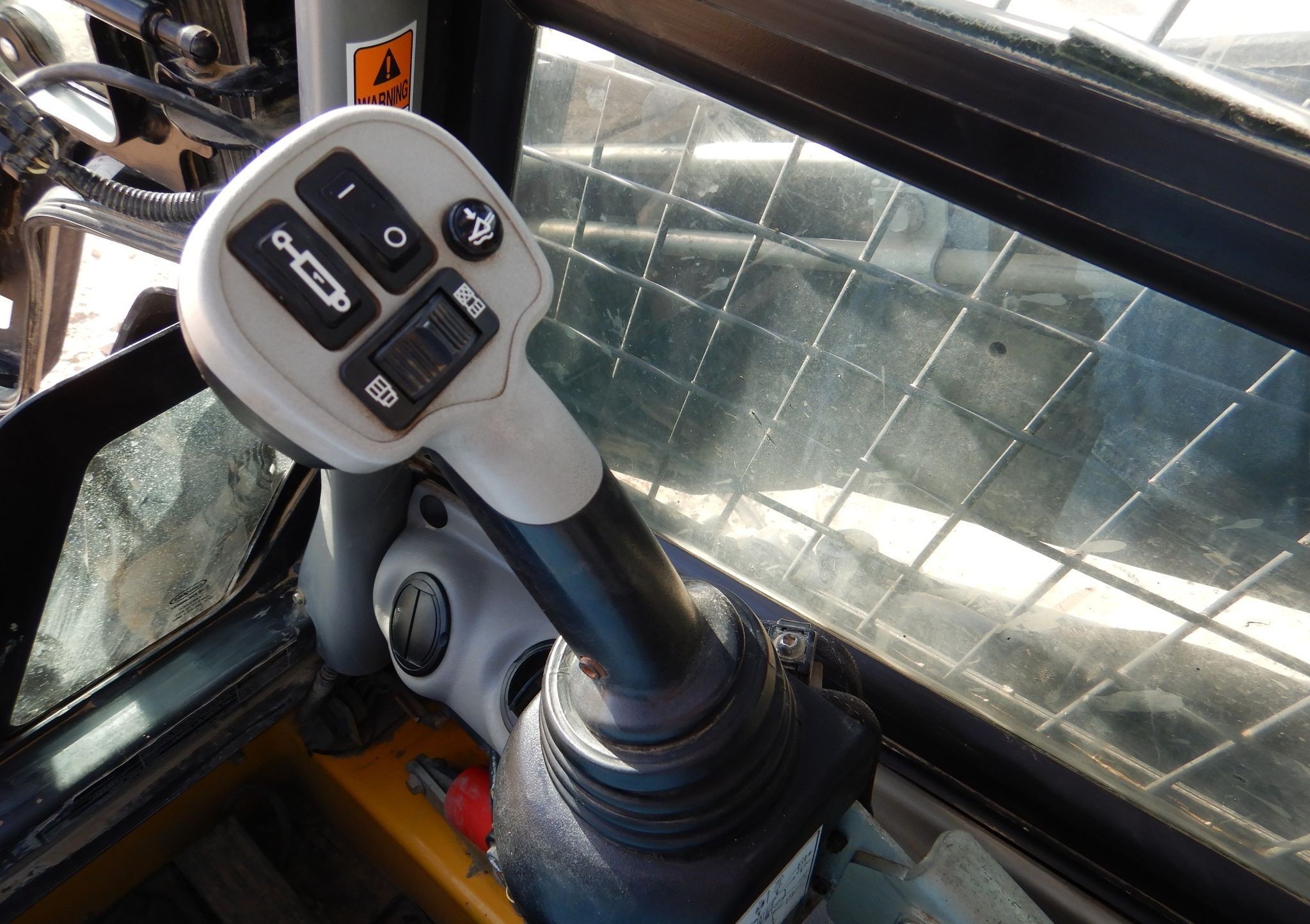 gallery New Holland C245 tracked skid steer loader
