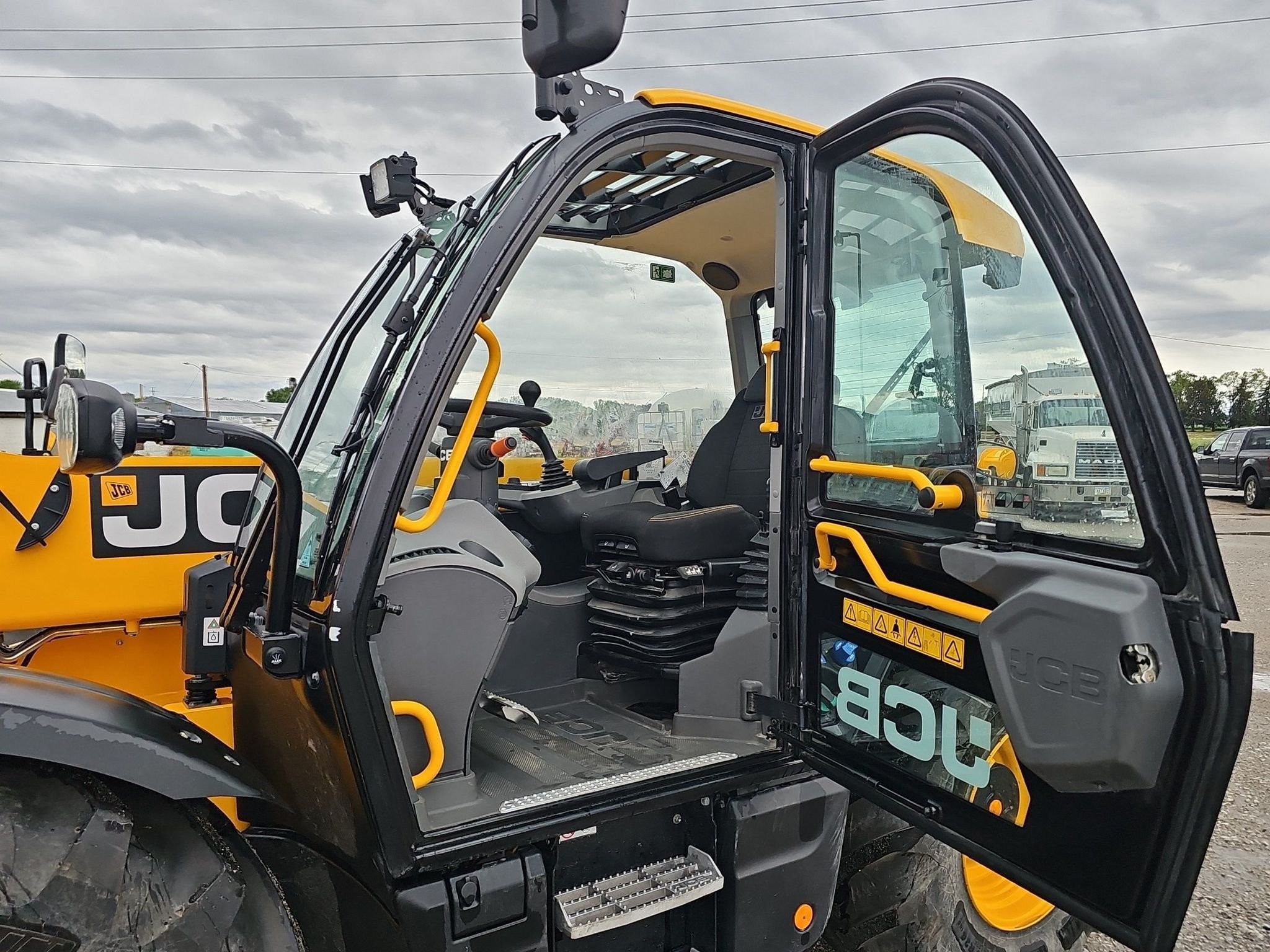 gallery 2023 JCB 542-70AG telehandler
