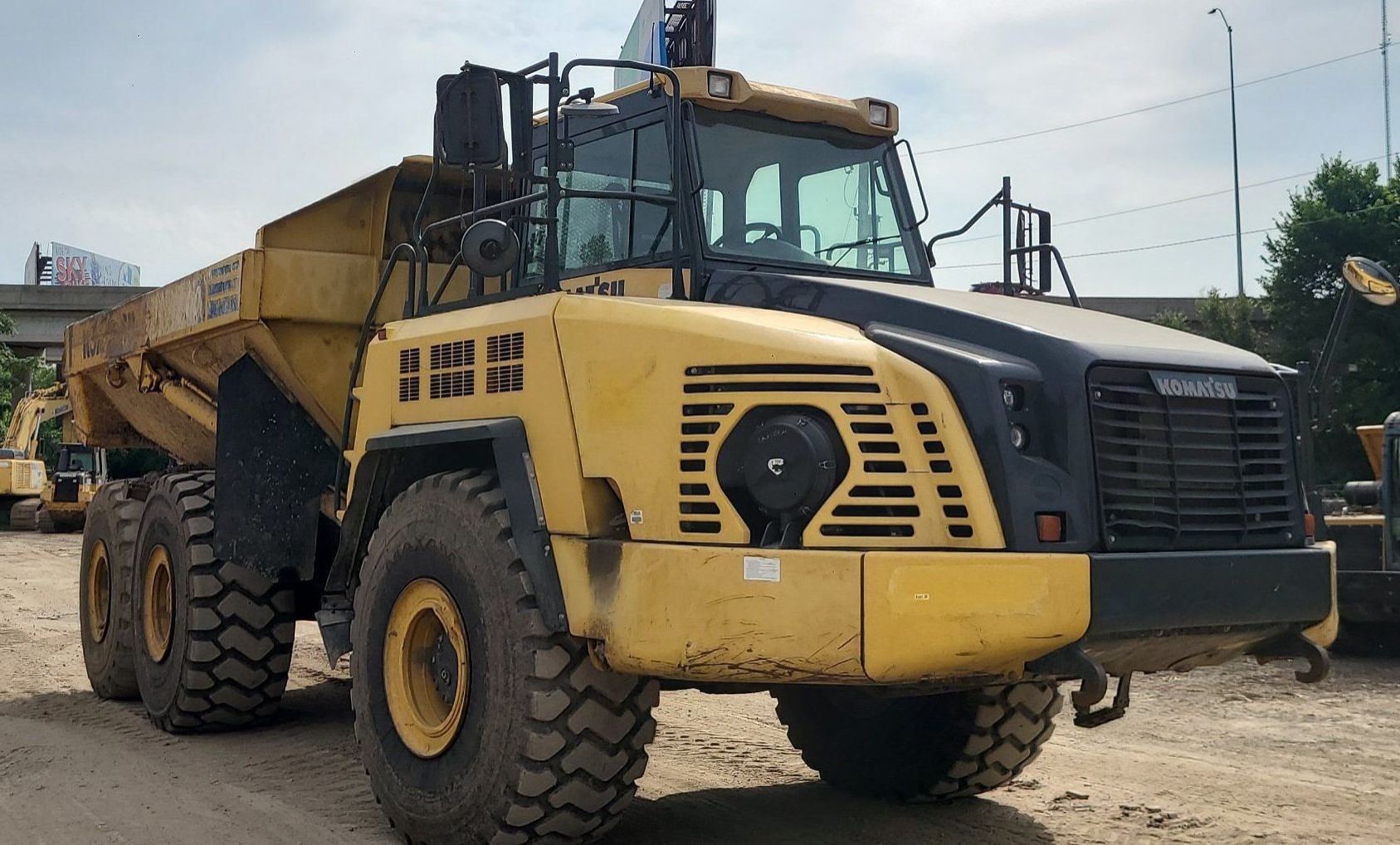 gallery 2013 Komatsu HM400-3 haul truck