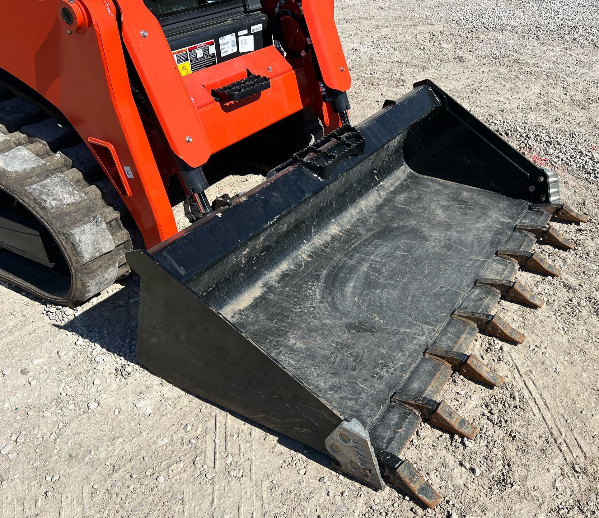 gallery 2022 Kubota SVL75-2 tracked skid steer loader