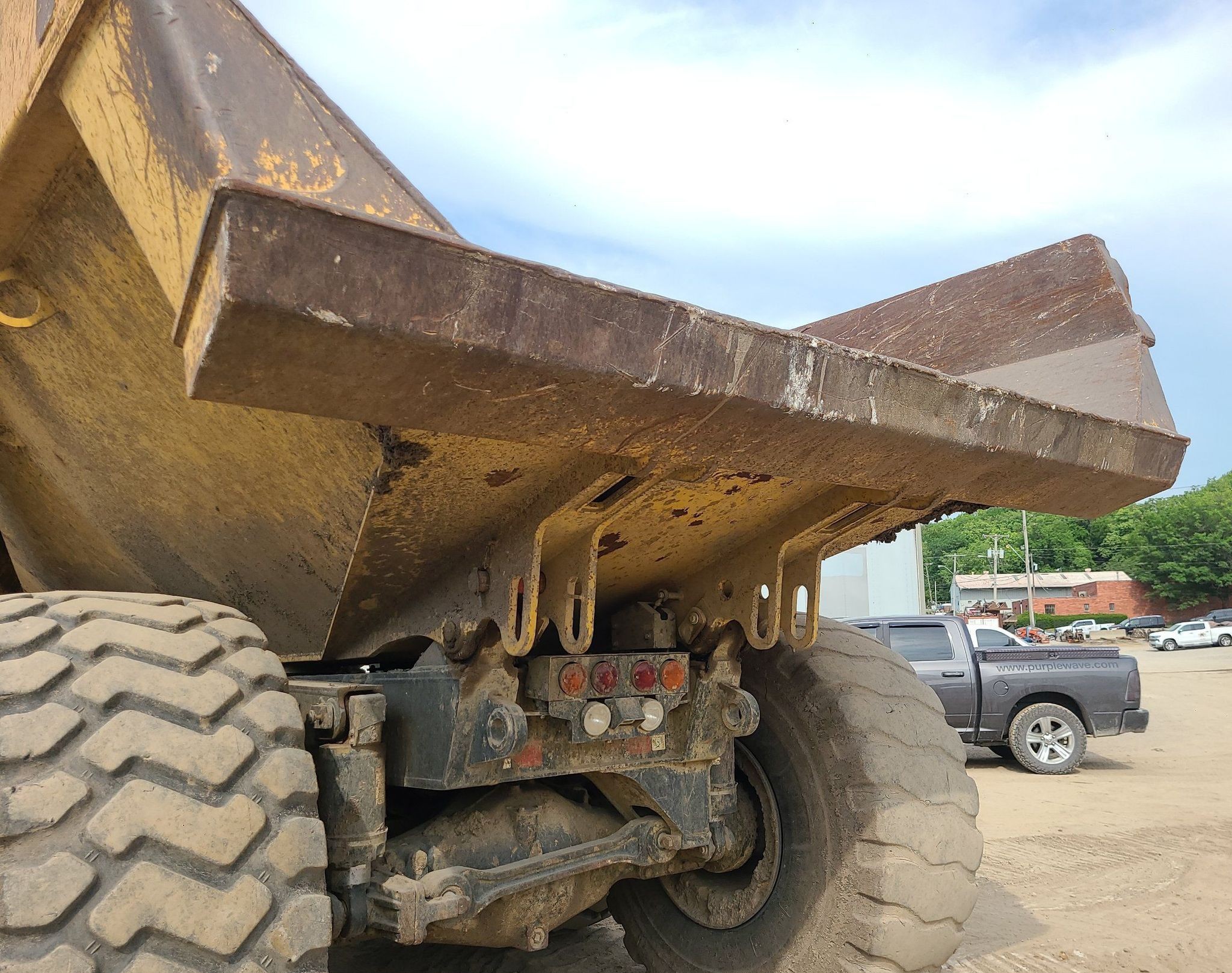 gallery 2013 Komatsu HM400-3 haul truck