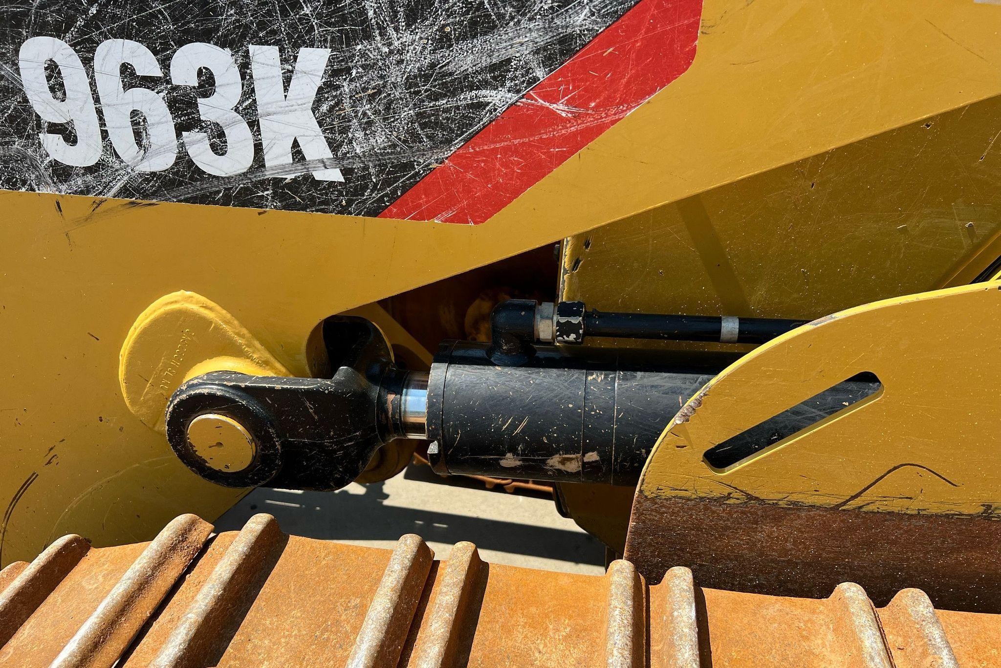 gallery 2016 Caterpillar 963K track loader
