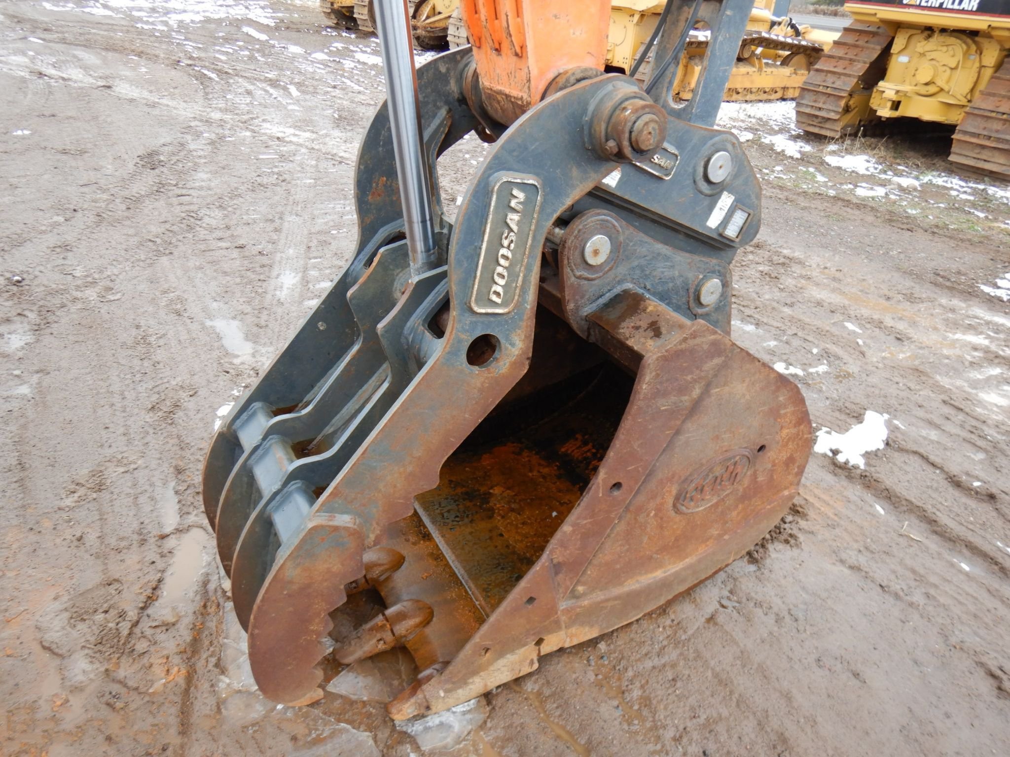 gallery 2014 Doosan DX140LCR excavator