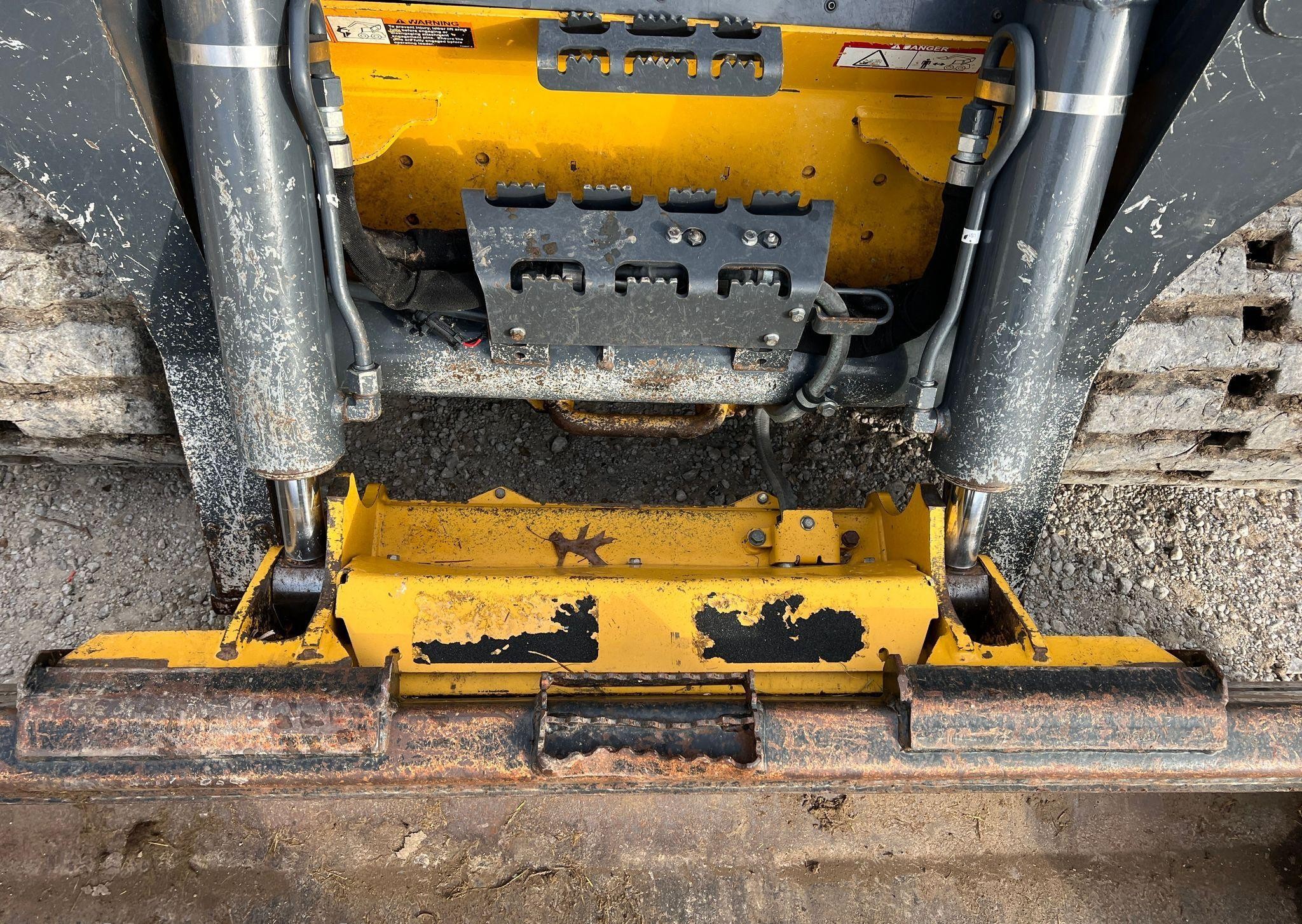 gallery 2019 John Deere 333G  tracked skid steer loader