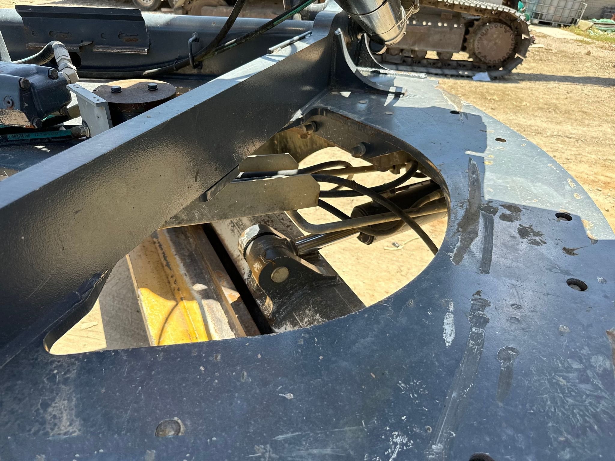 gallery 2011 John Deere 772G motor grader
