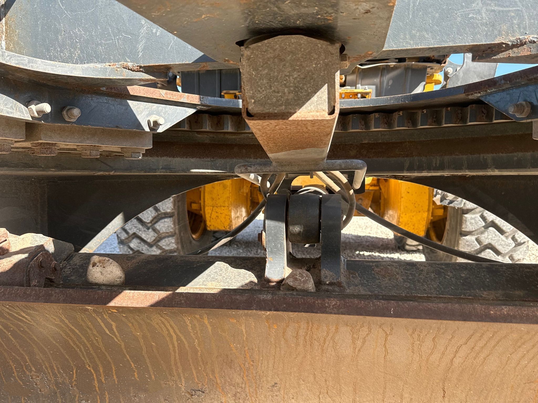 gallery 2013 John Deere 772G motor grader